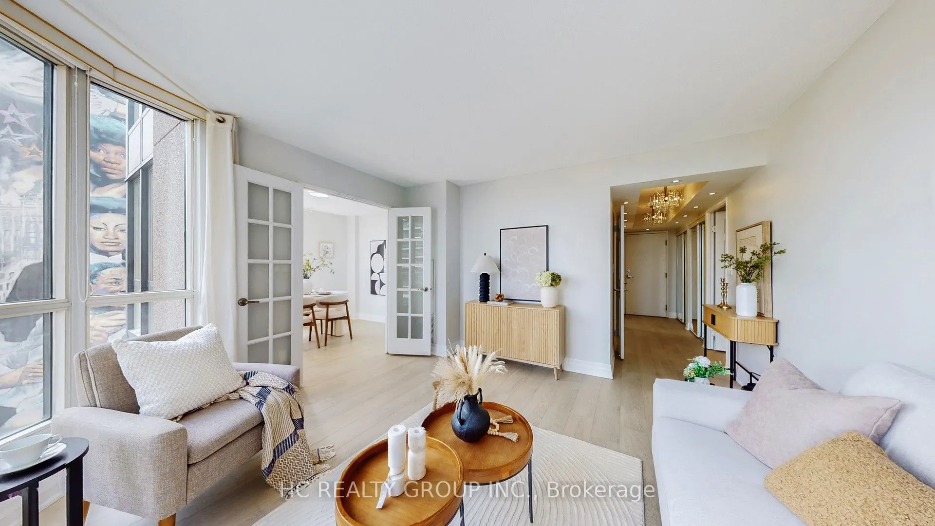 7 Carlton Street, #905