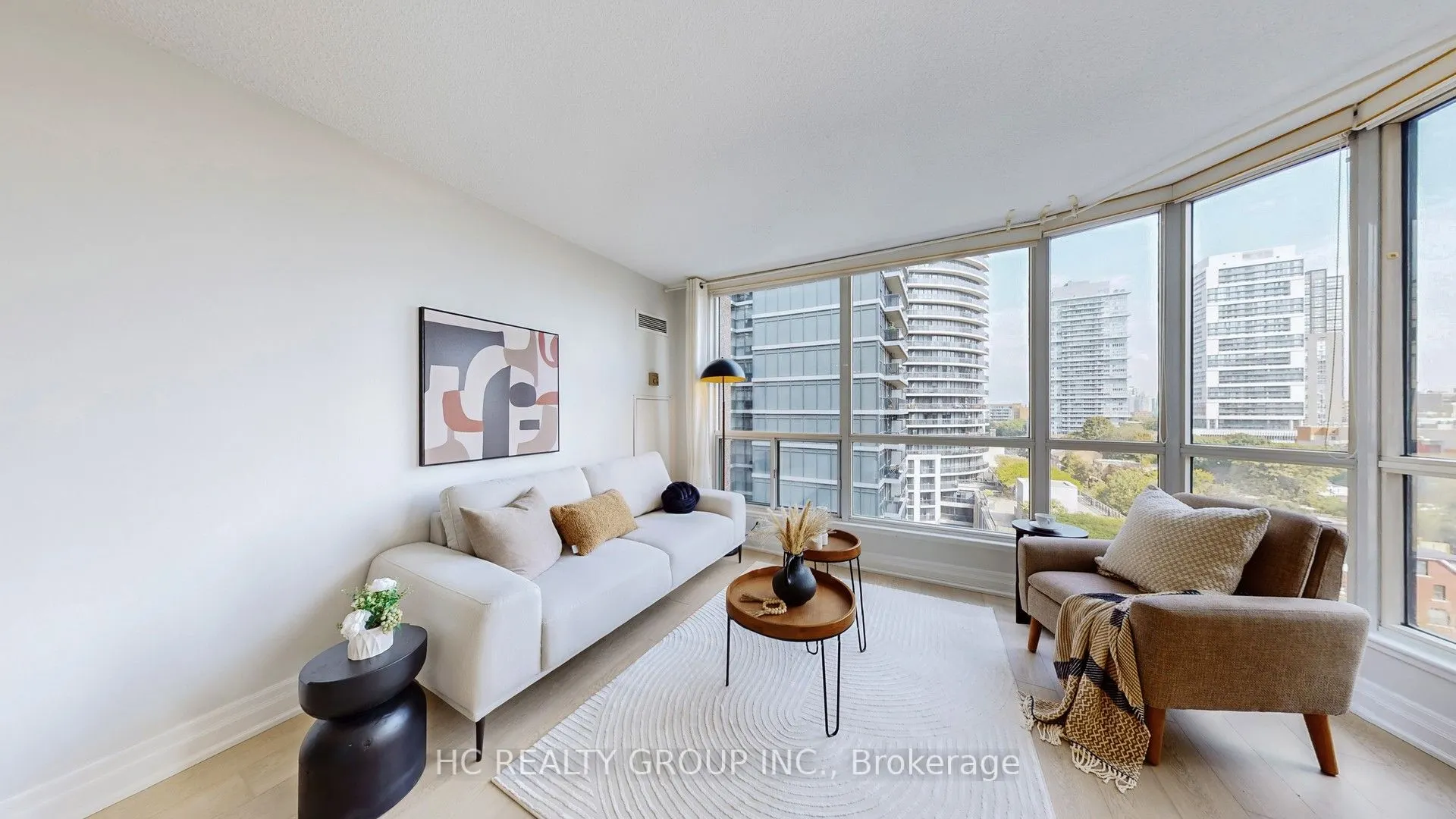 7 Carlton Street, #905