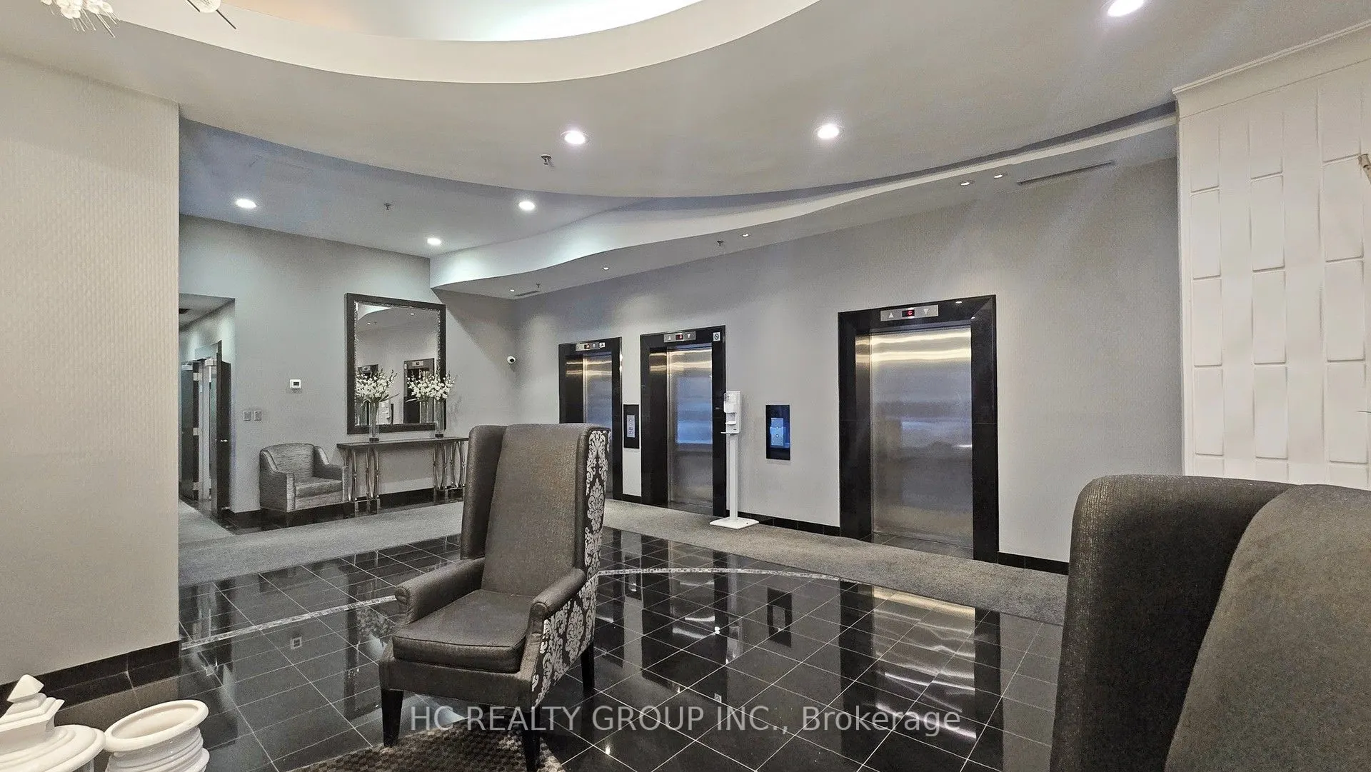 7 Carlton Street, #905