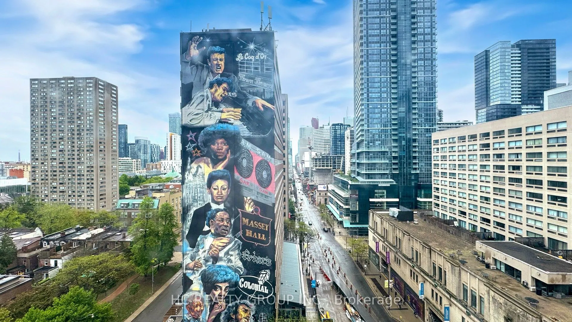 7 Carlton Street, #905