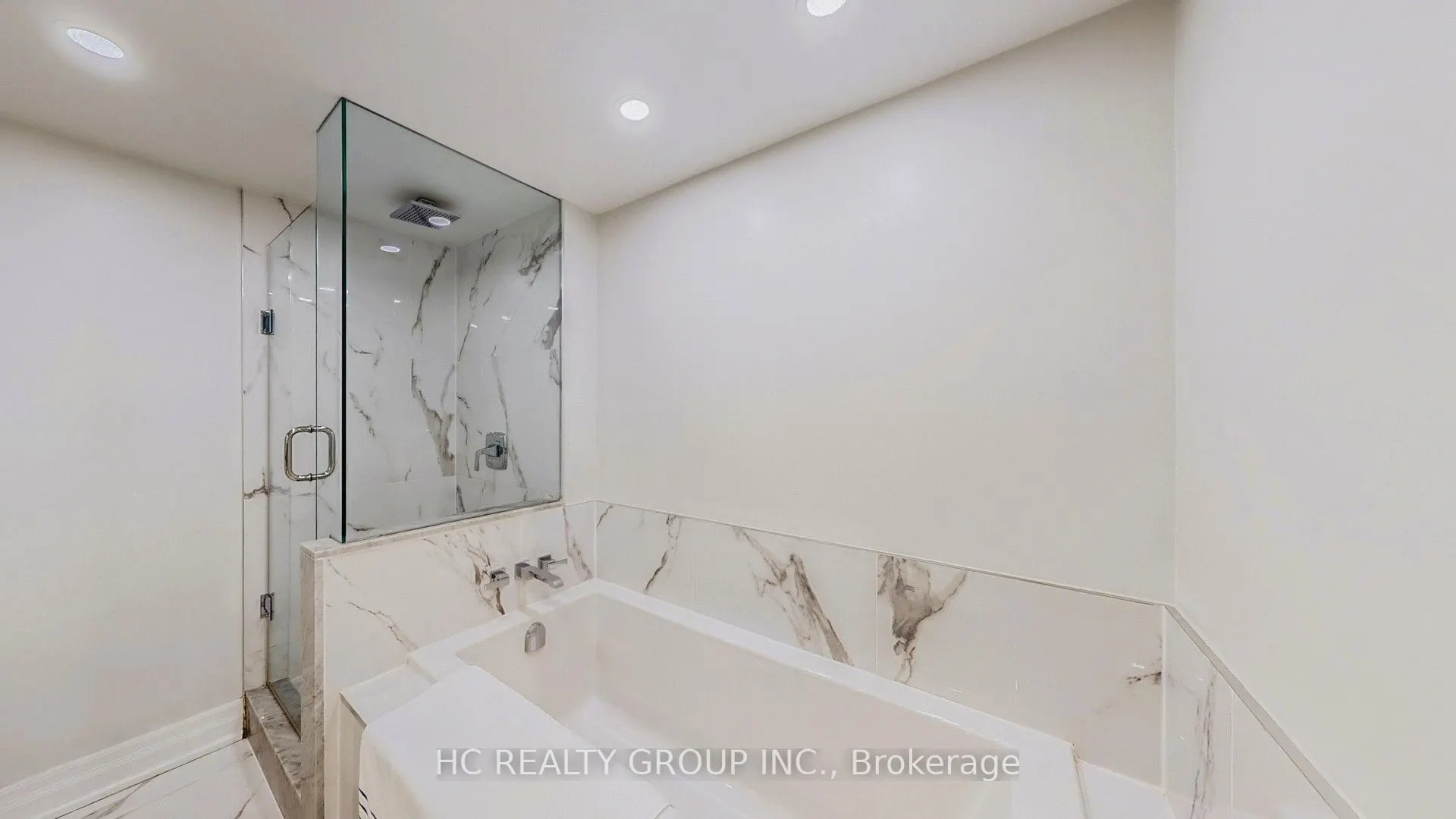 7 Carlton Street, #905