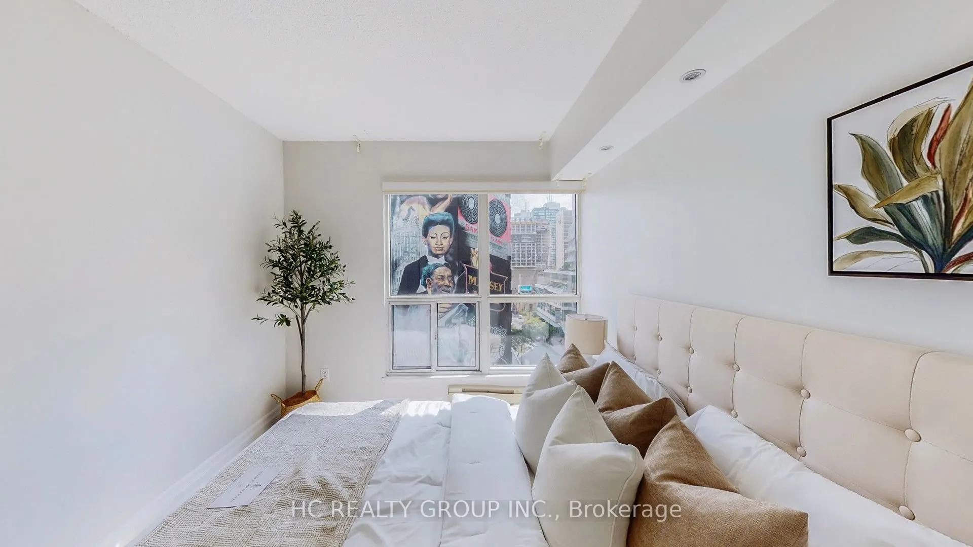 7 Carlton Street, #905