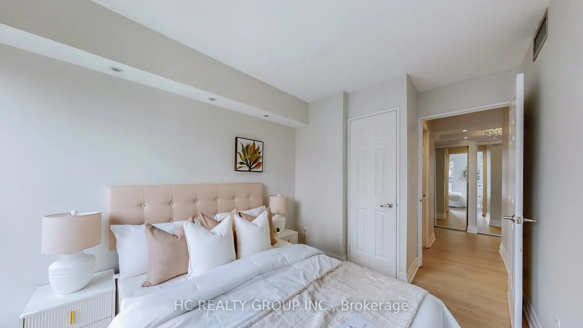 7 Carlton Street, #905