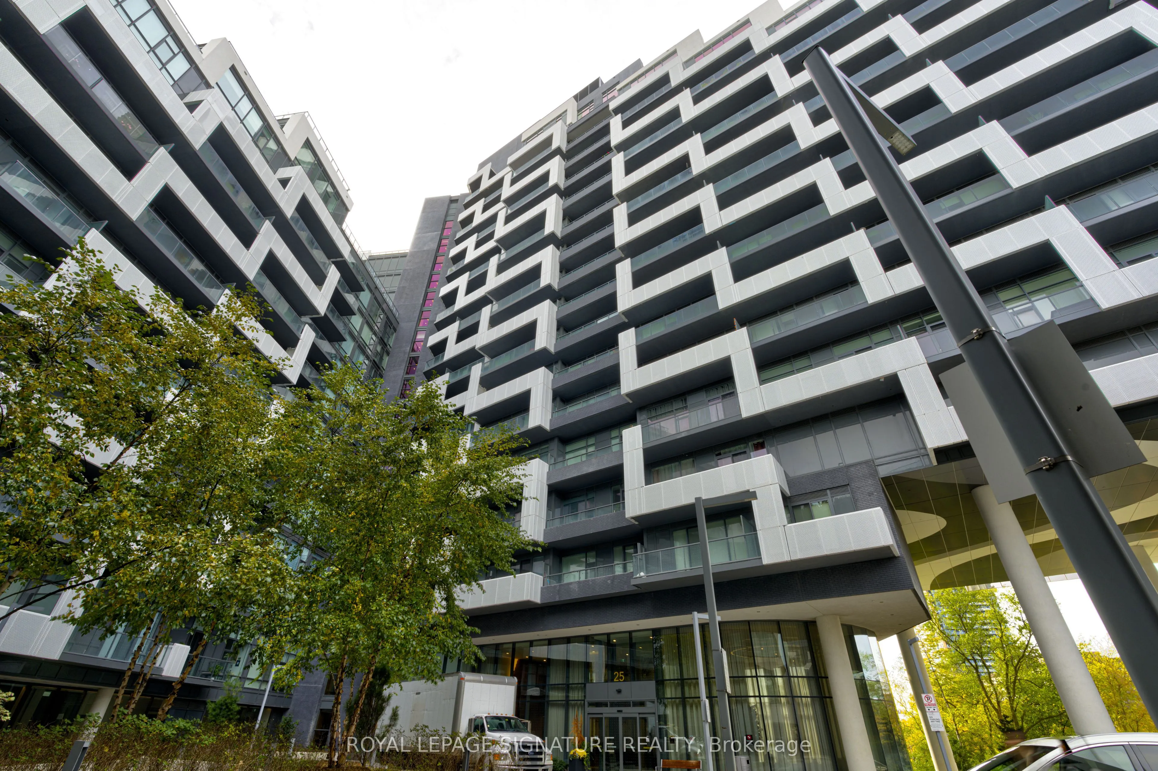 25 Adra Grade Way, #222