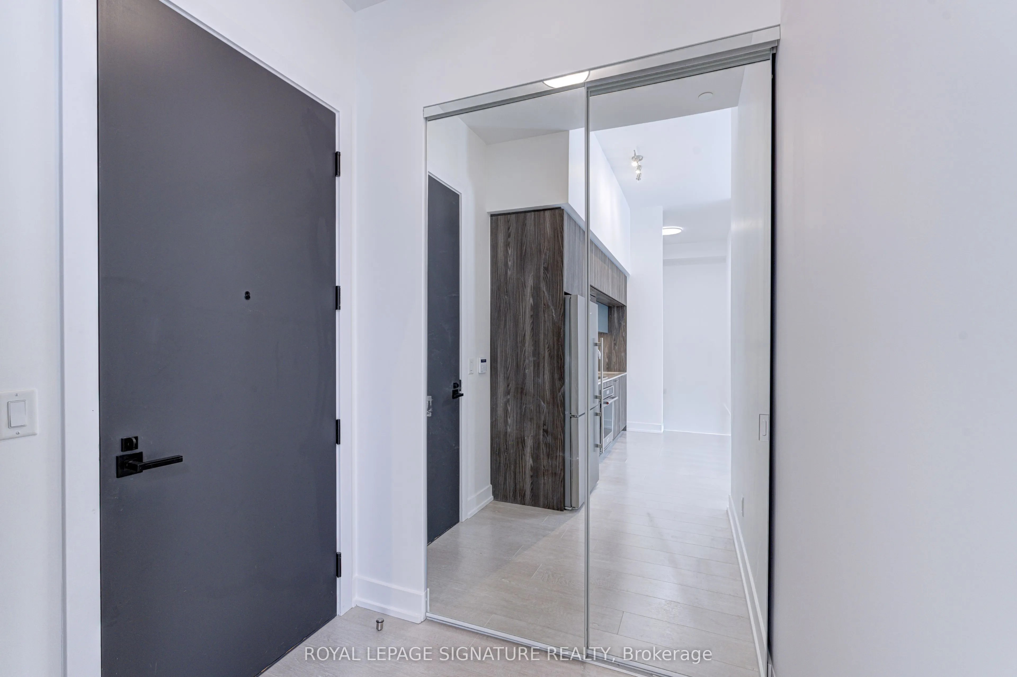 25 Adra Grade Way, #222