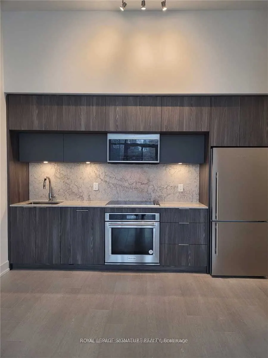 25 Adra Grade Way, #222