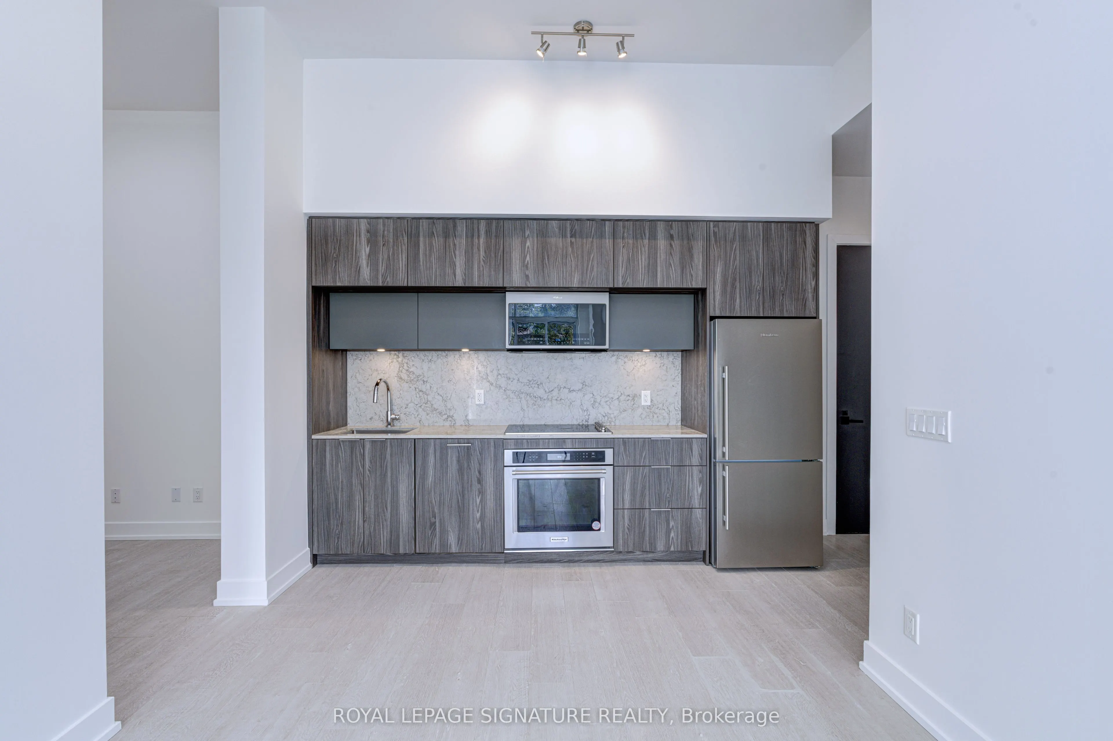 25 Adra Grade Way, #222