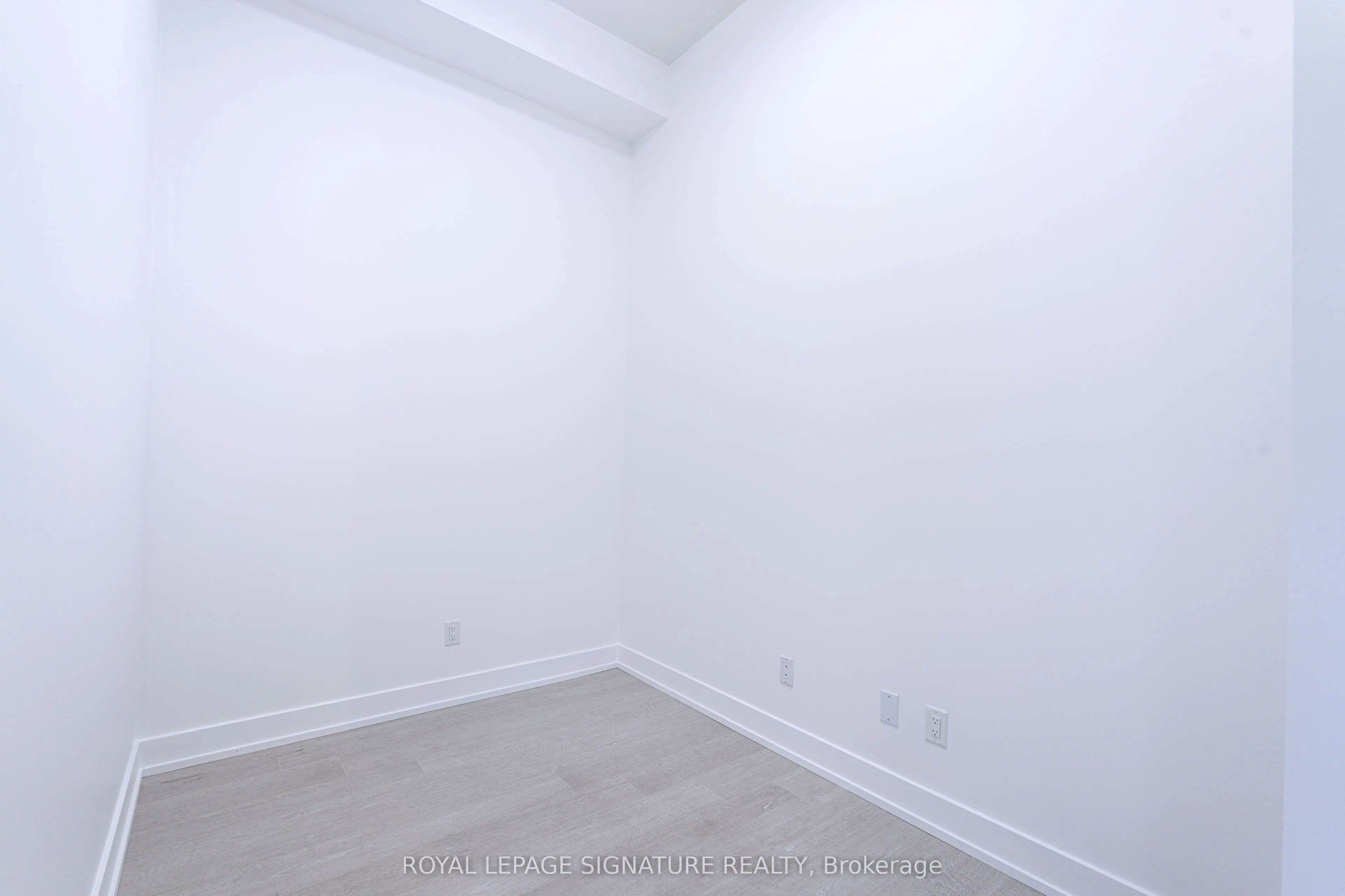 25 Adra Grade Way, #222