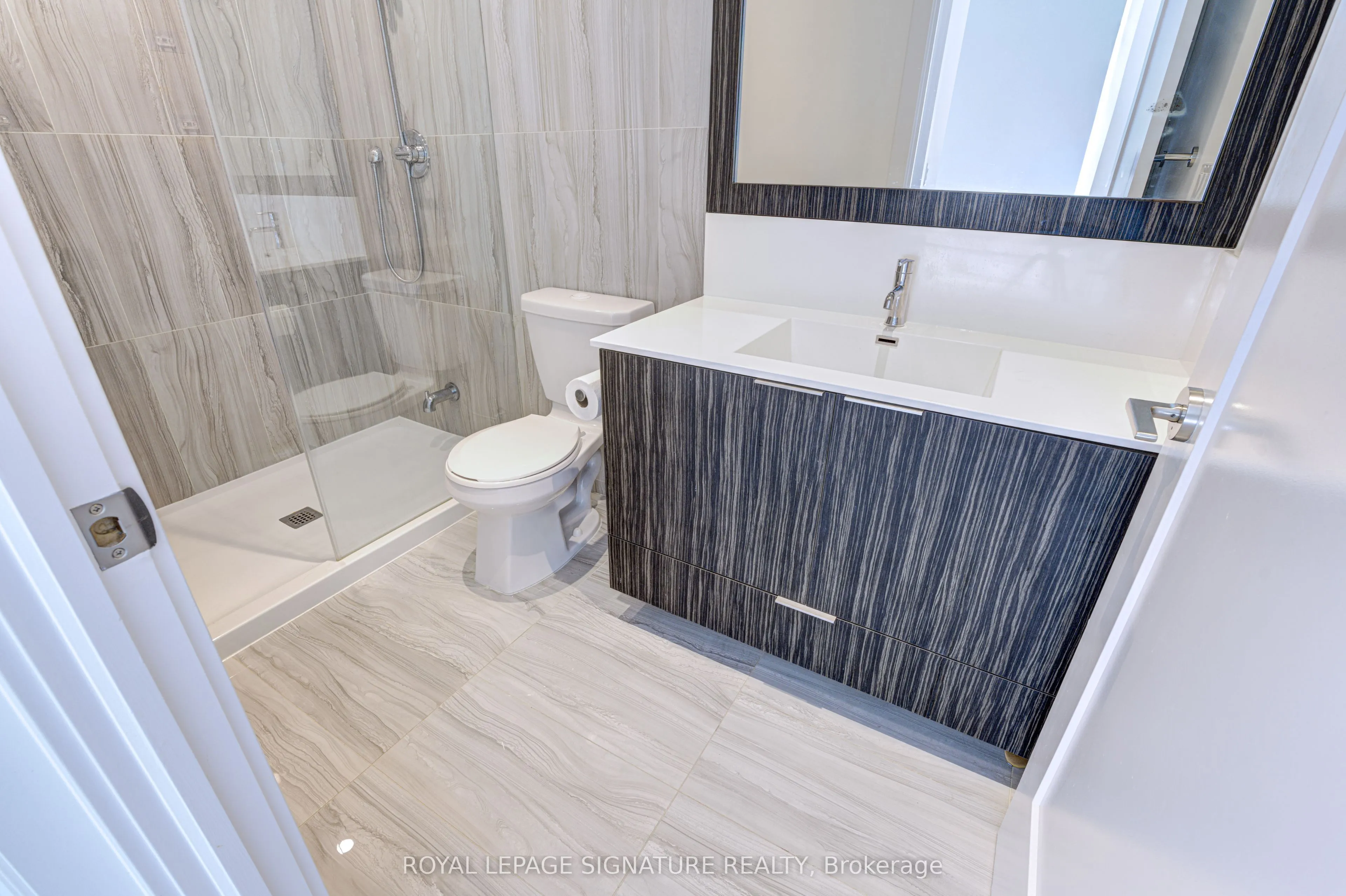 25 Adra Grade Way, #222