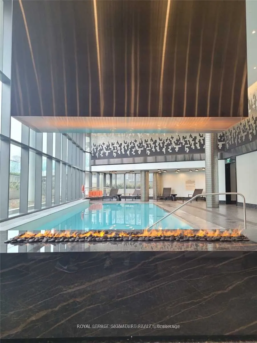 25 Adra Grade Way, #222