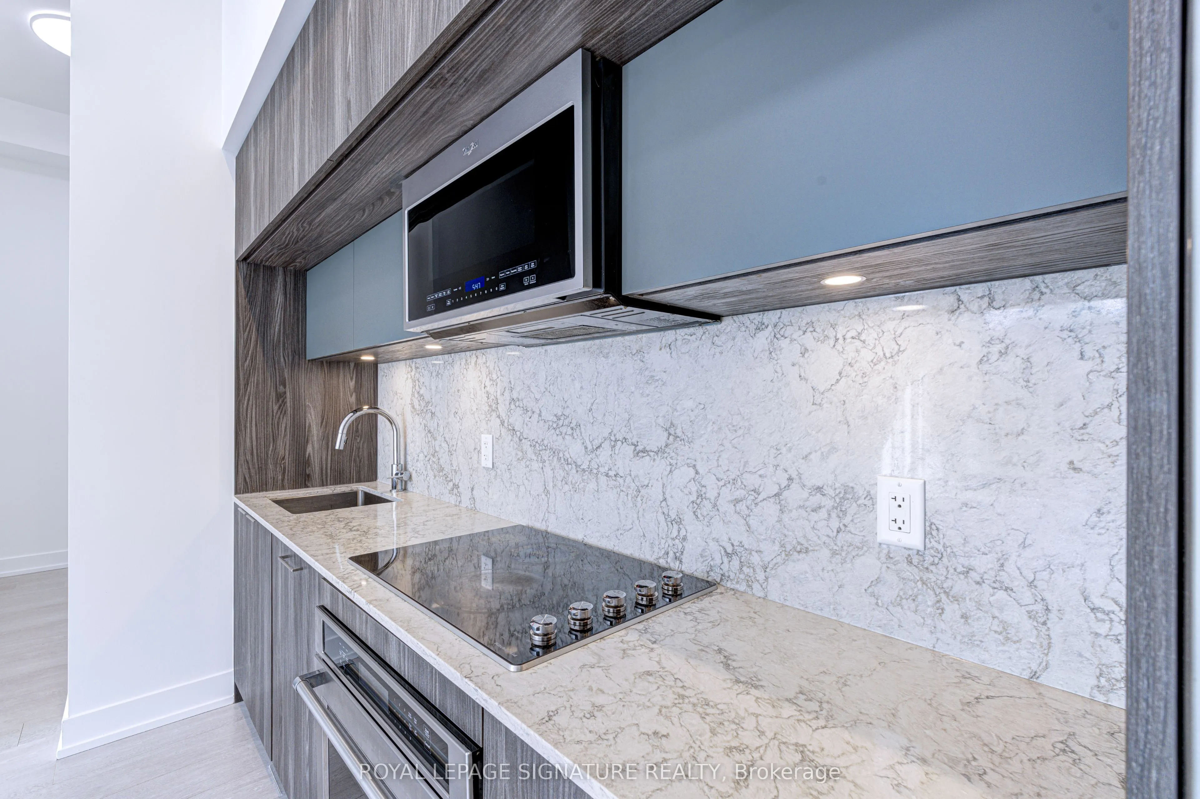 25 Adra Grade Way, #222