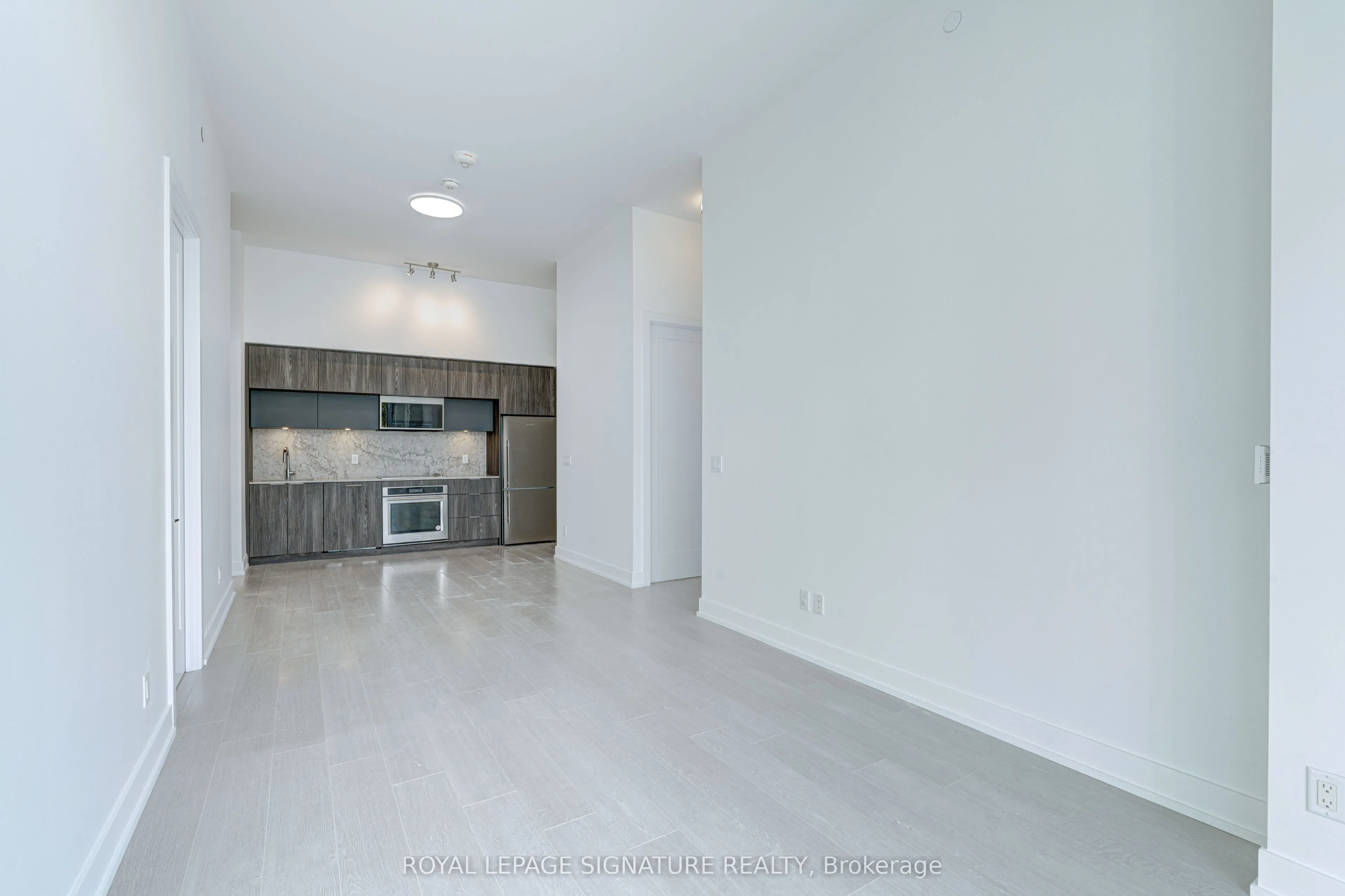 25 Adra Grade Way, #222