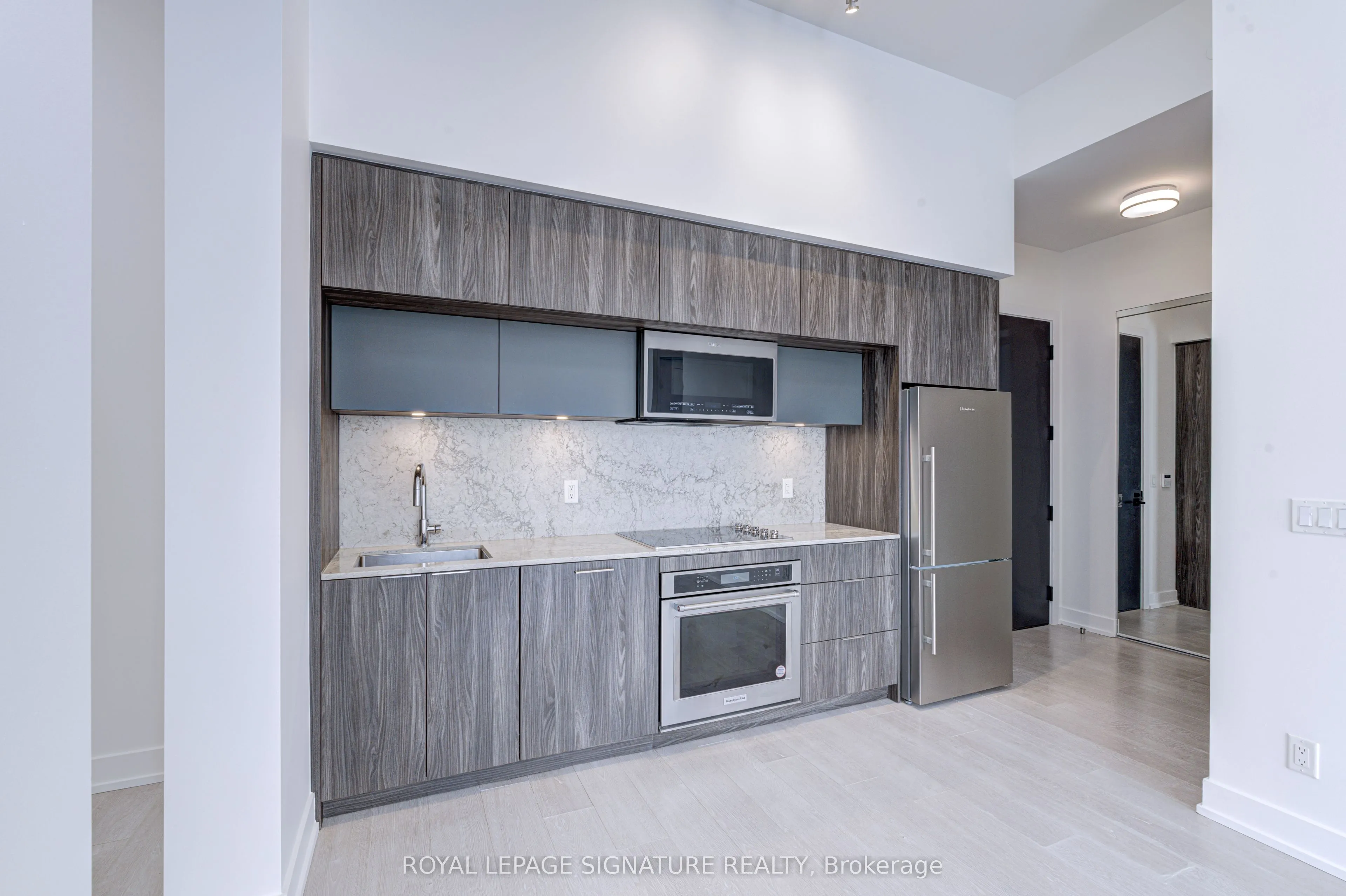 25 Adra Grade Way, #222