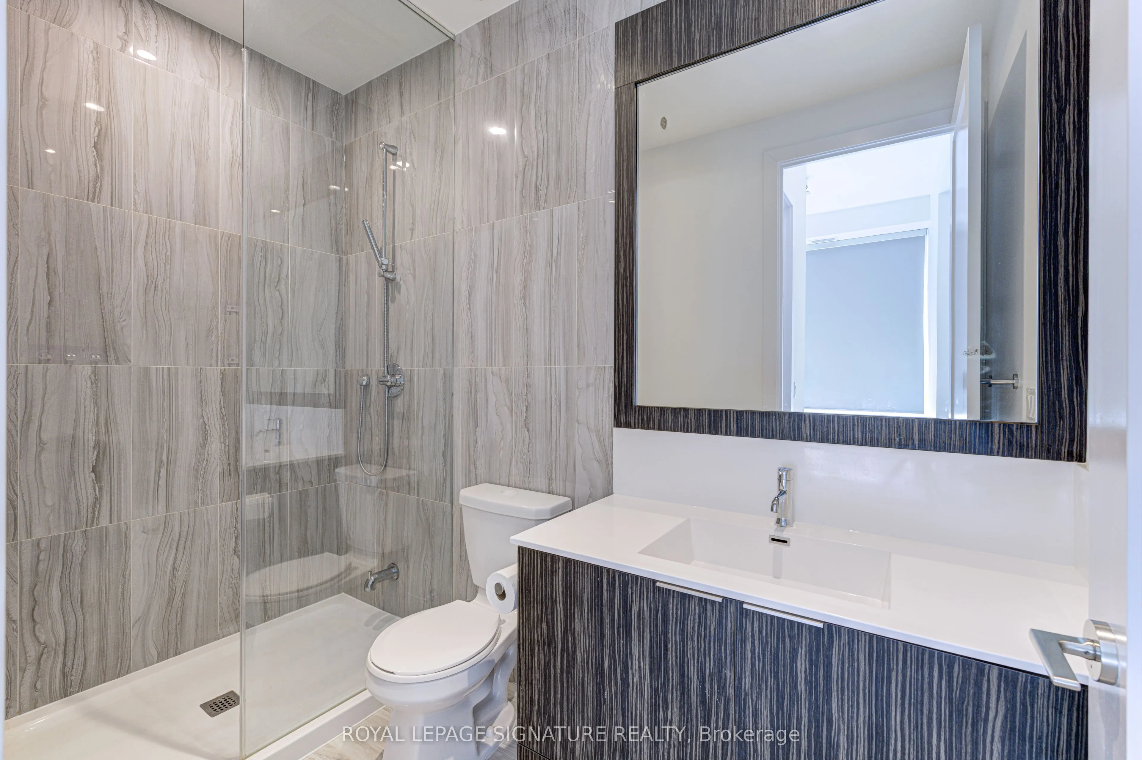 25 Adra Grade Way, #222