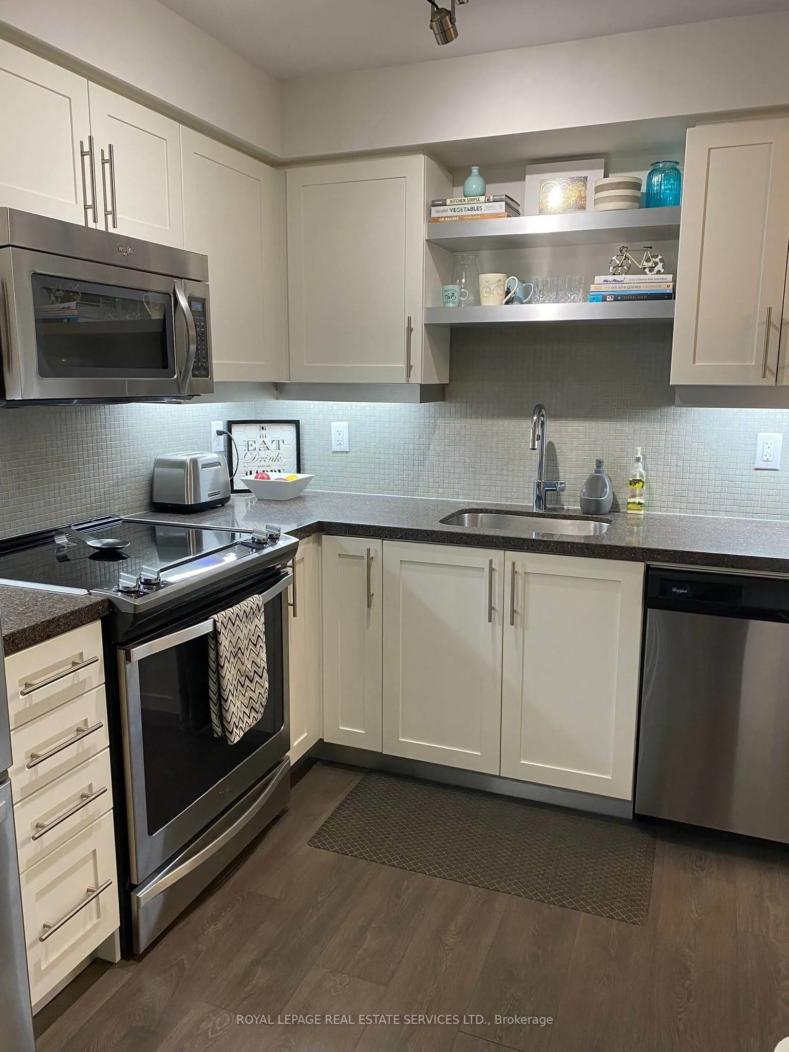 525 Adelaide Street W, #601