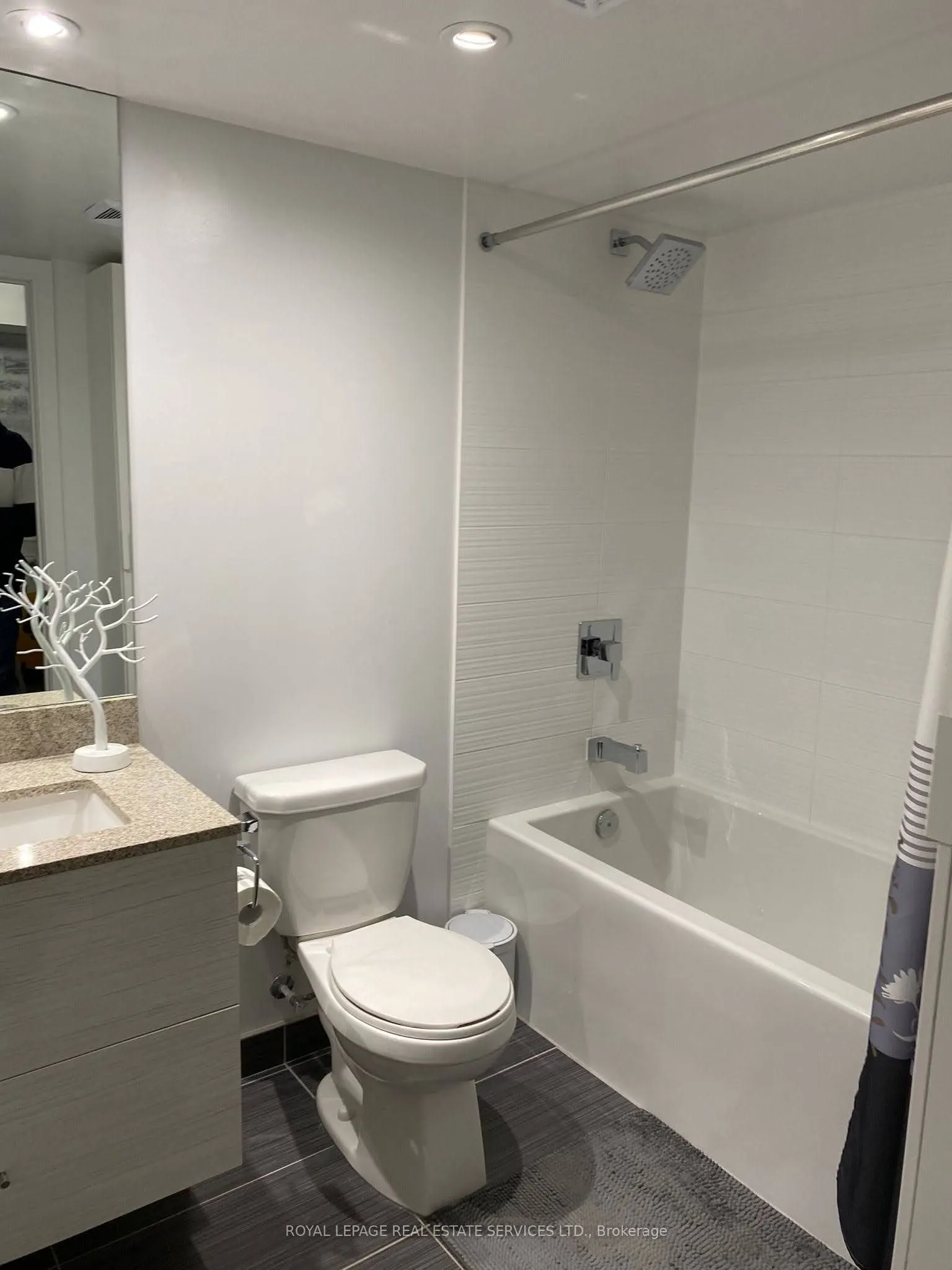 525 Adelaide Street W, #601