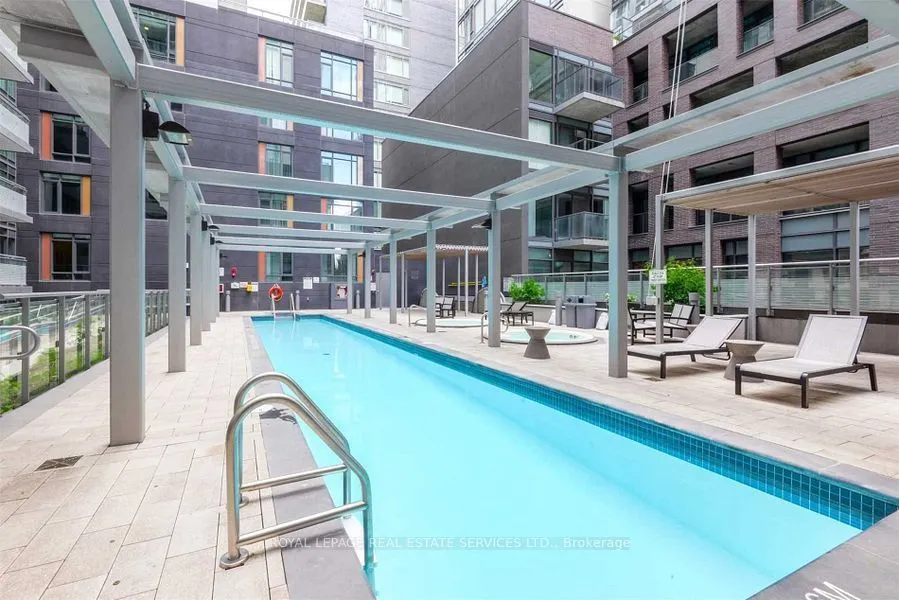 525 Adelaide Street W, #601