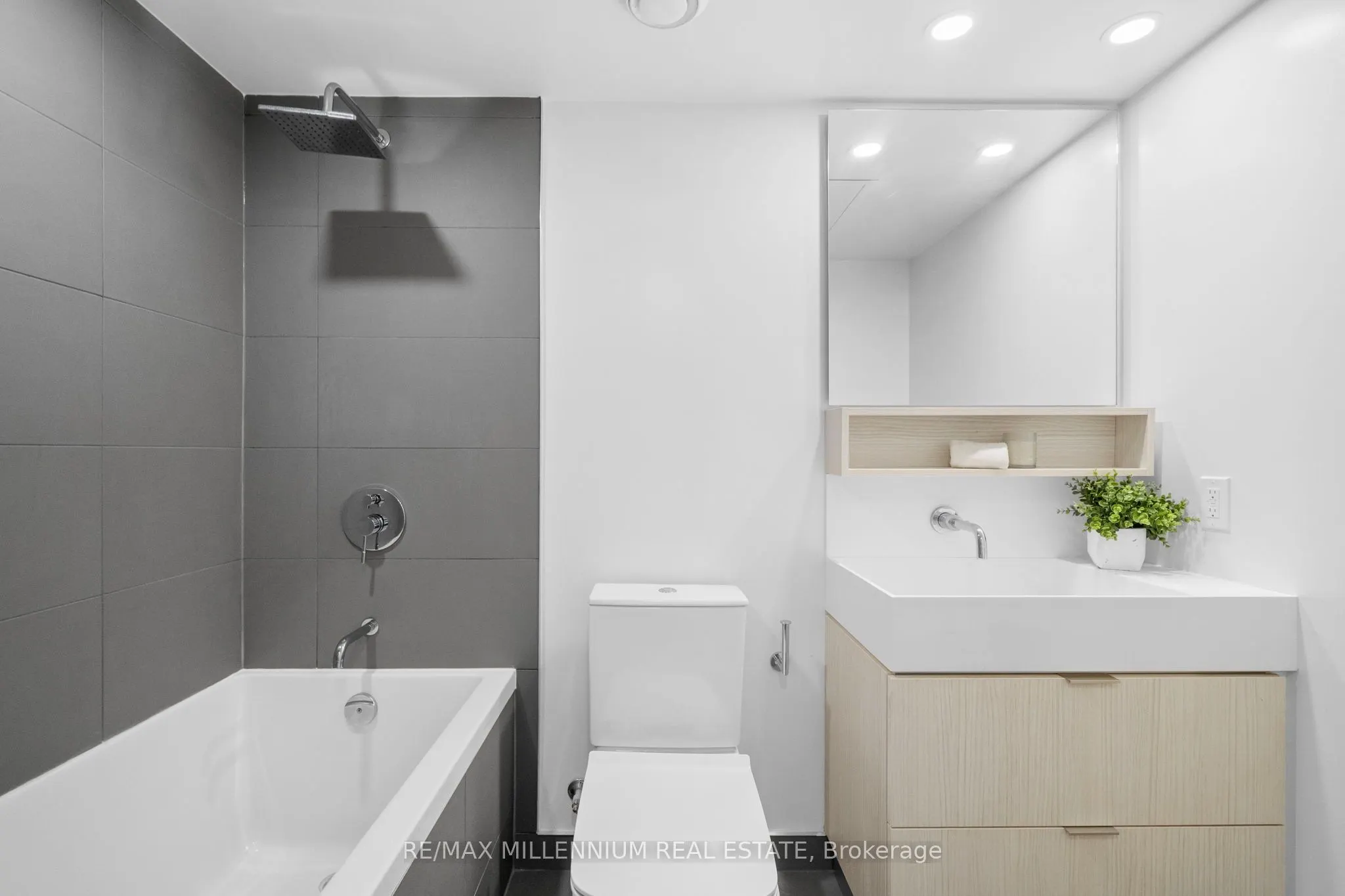 5 Soudan Avenue, #802