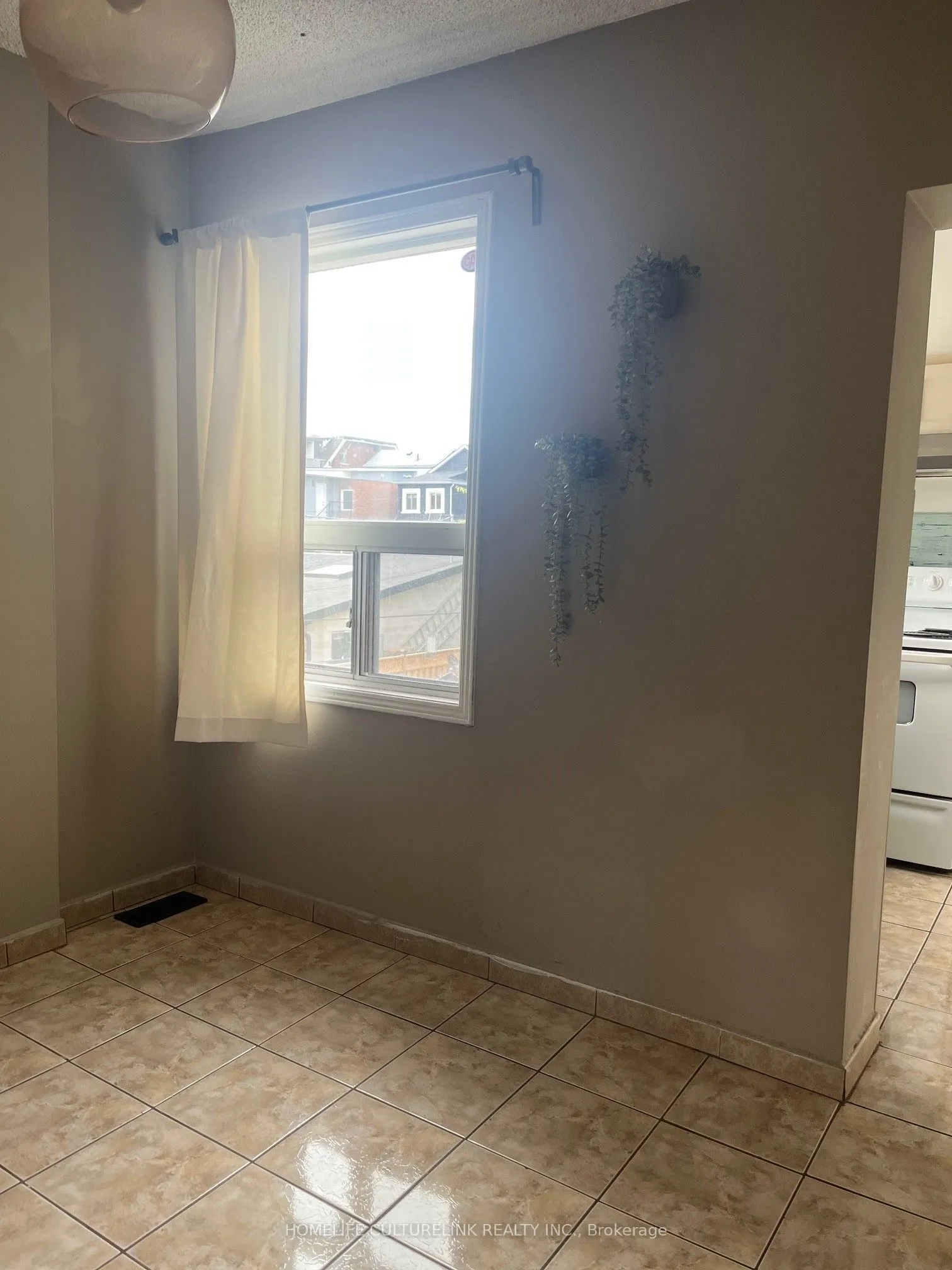 194 Westmount Avenue, #2nd floor