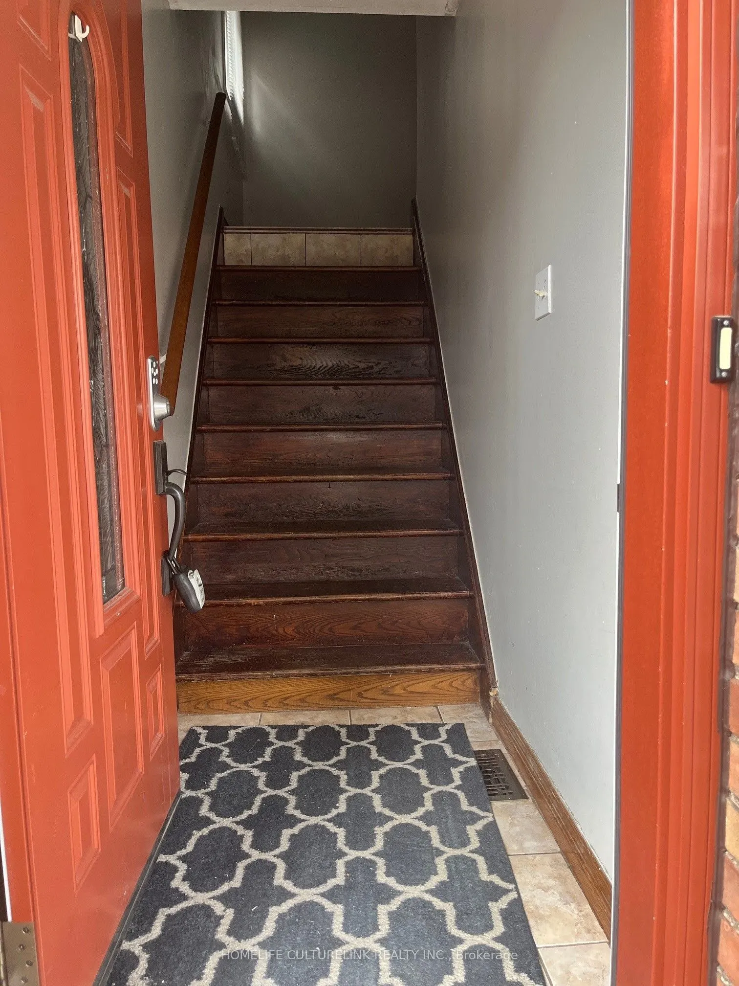 194 Westmount Avenue, #2nd floor