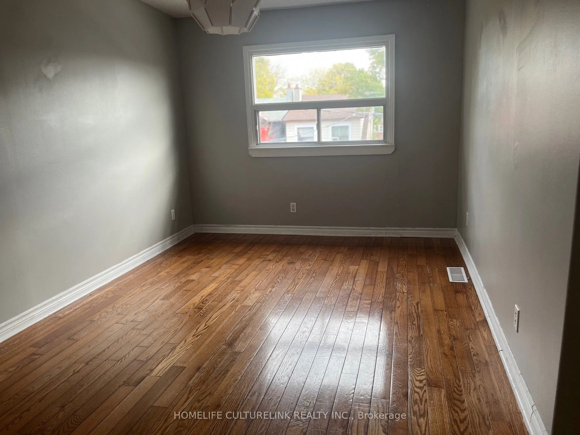 194 Westmount Avenue, #2nd floor
