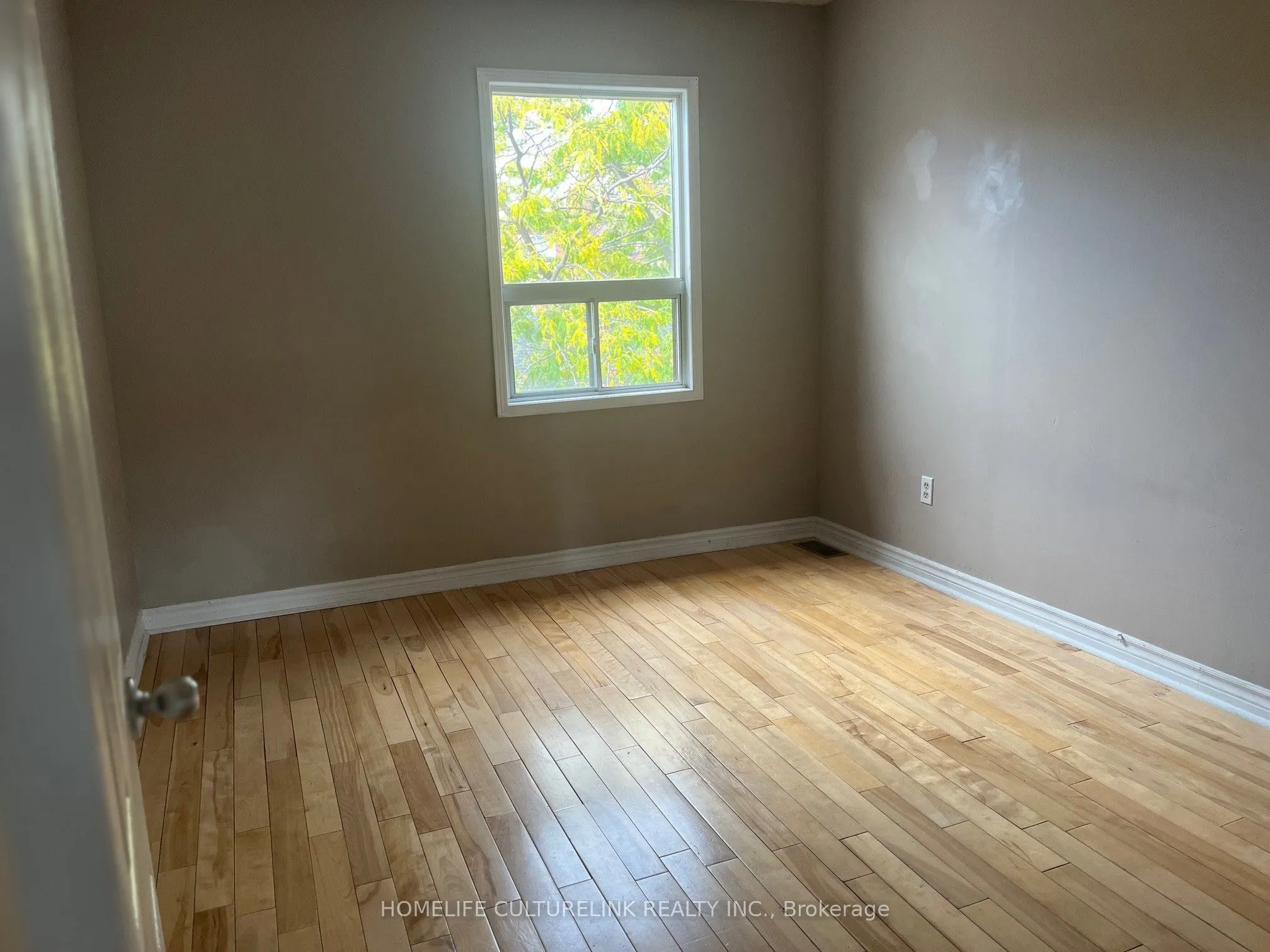 194 Westmount Avenue, #2nd floor