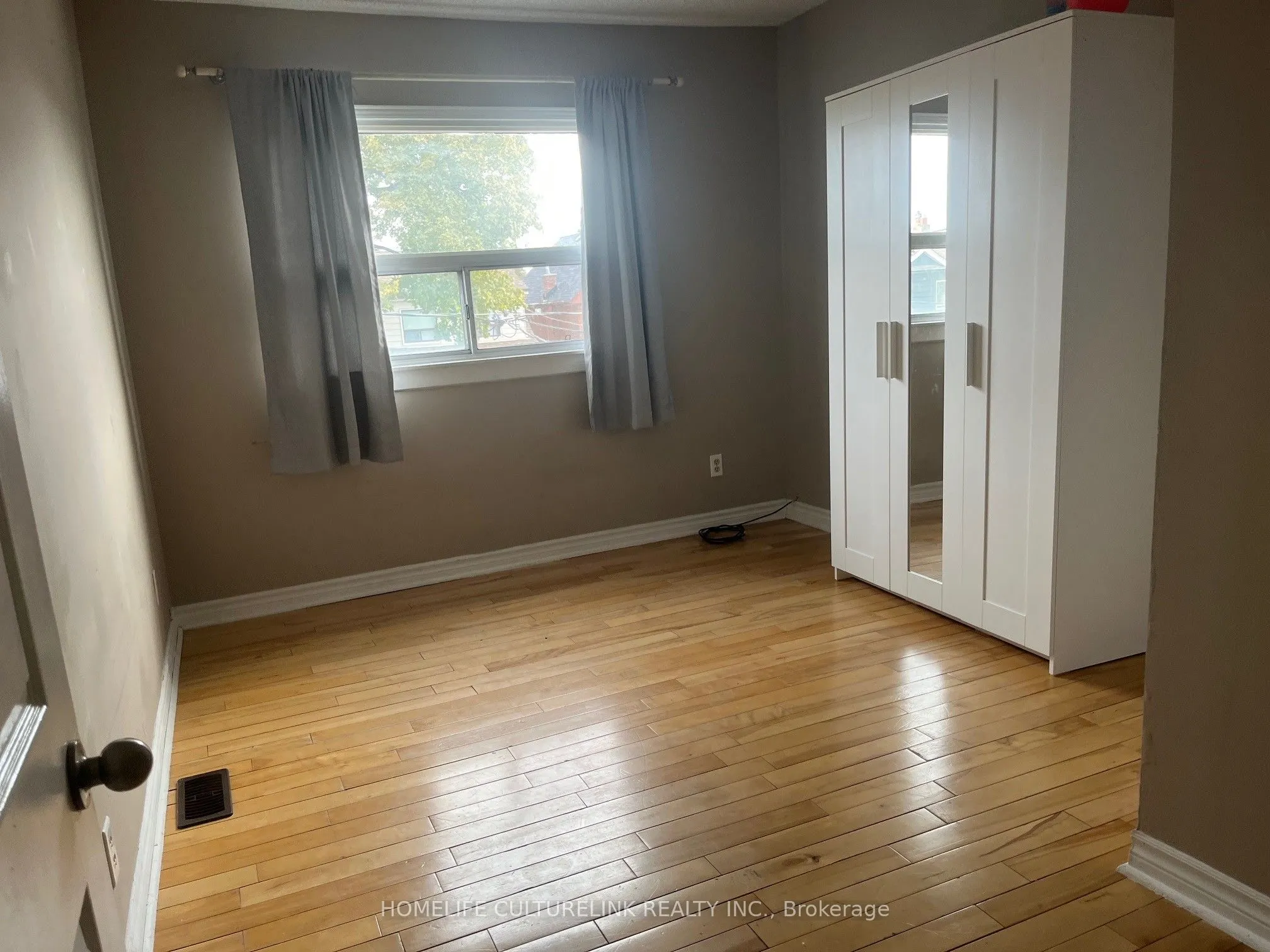 194 Westmount Avenue, #2nd floor