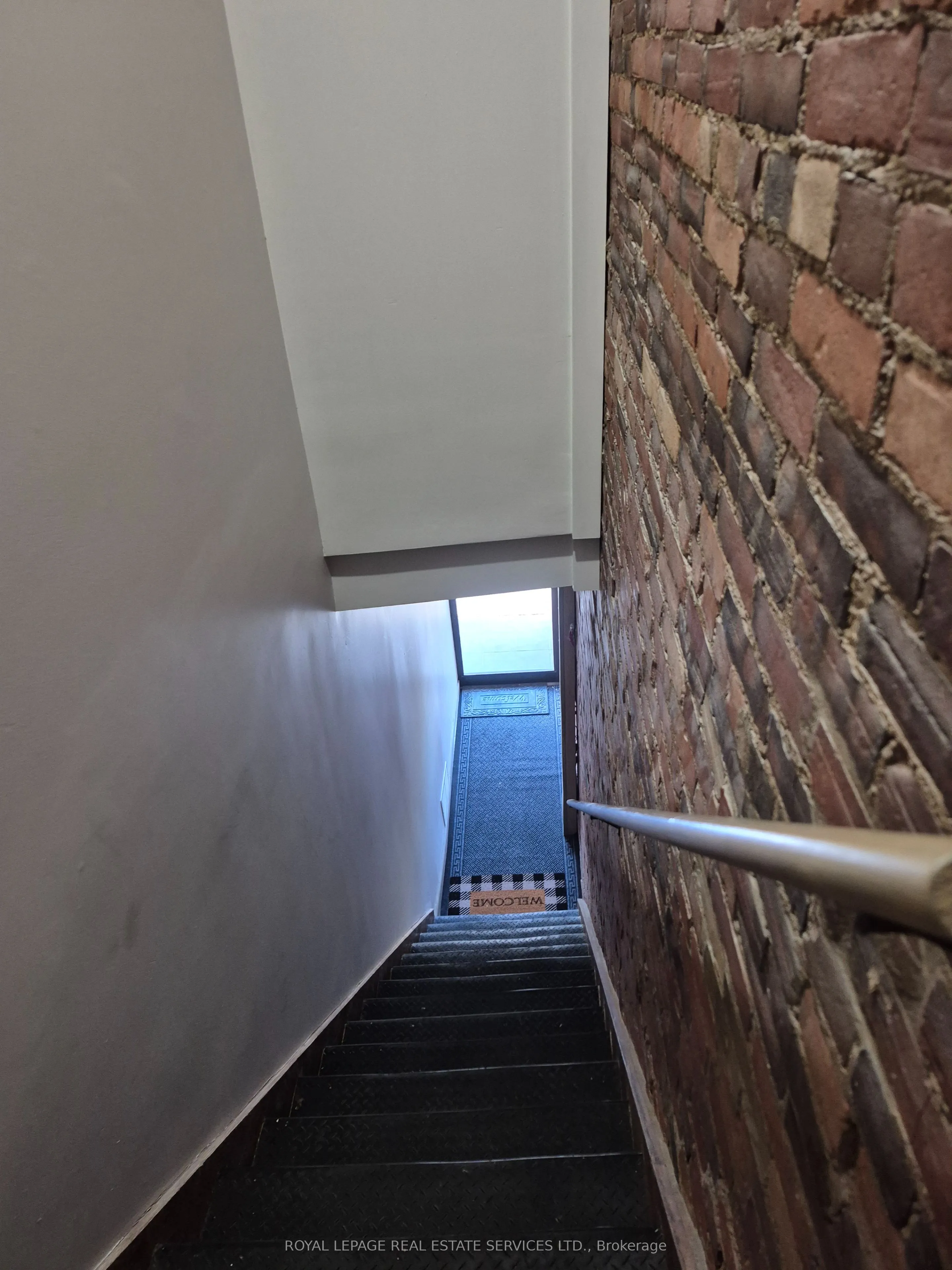 1073 College Street, #2nd Flr