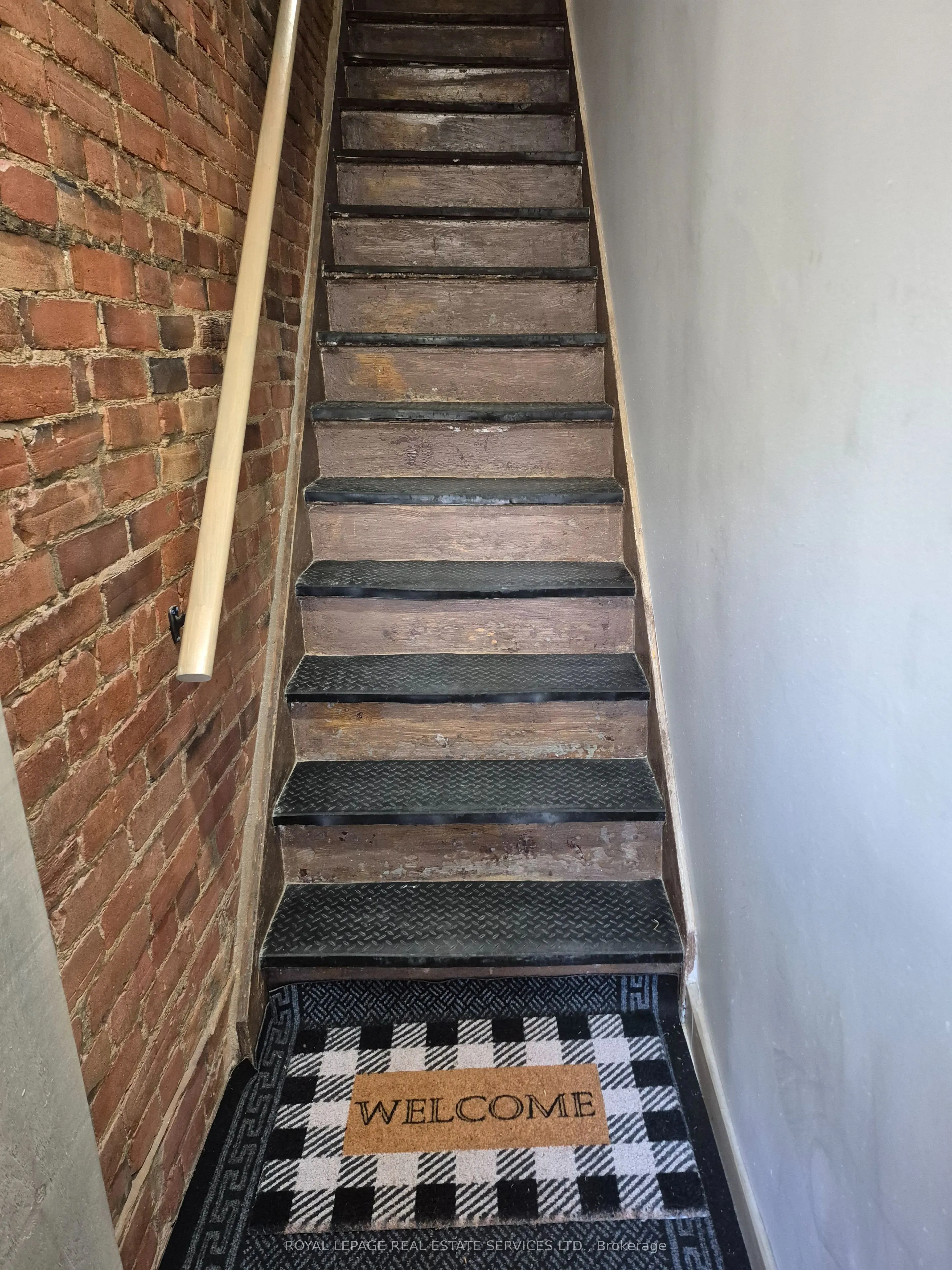 1073 College Street, #2nd Flr