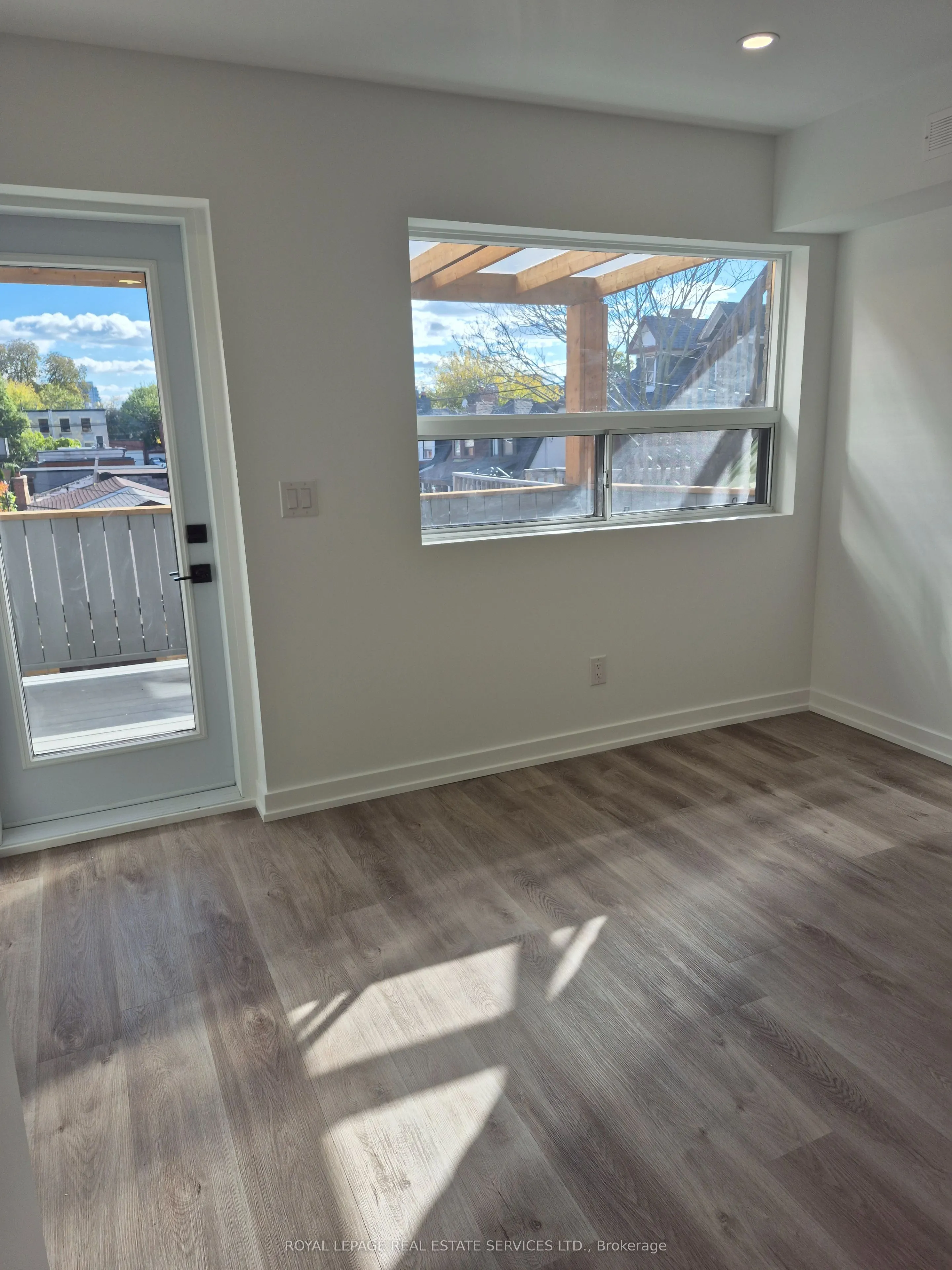1073 College Street, #2nd Flr
