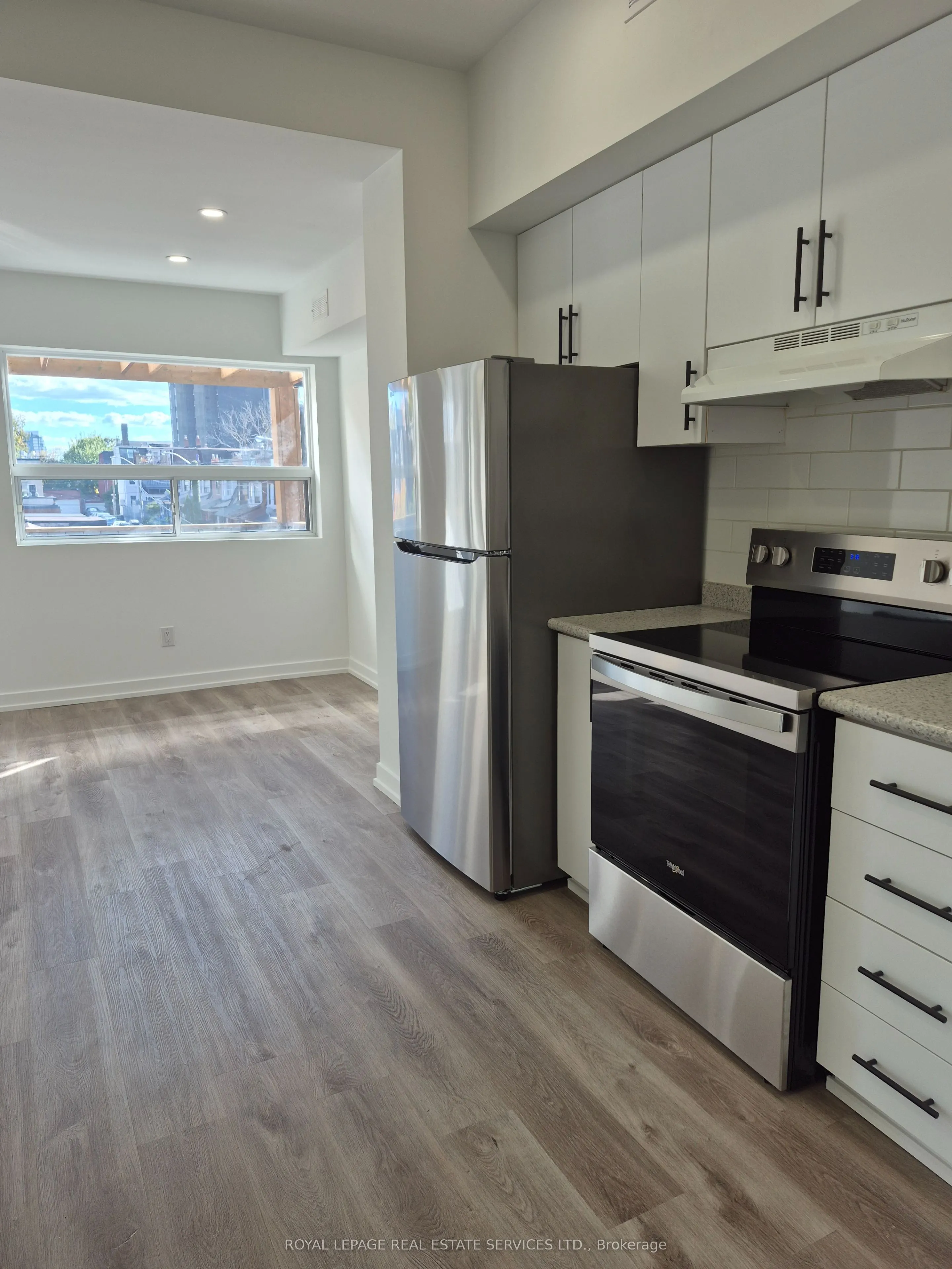 1073 College Street, #2nd Flr