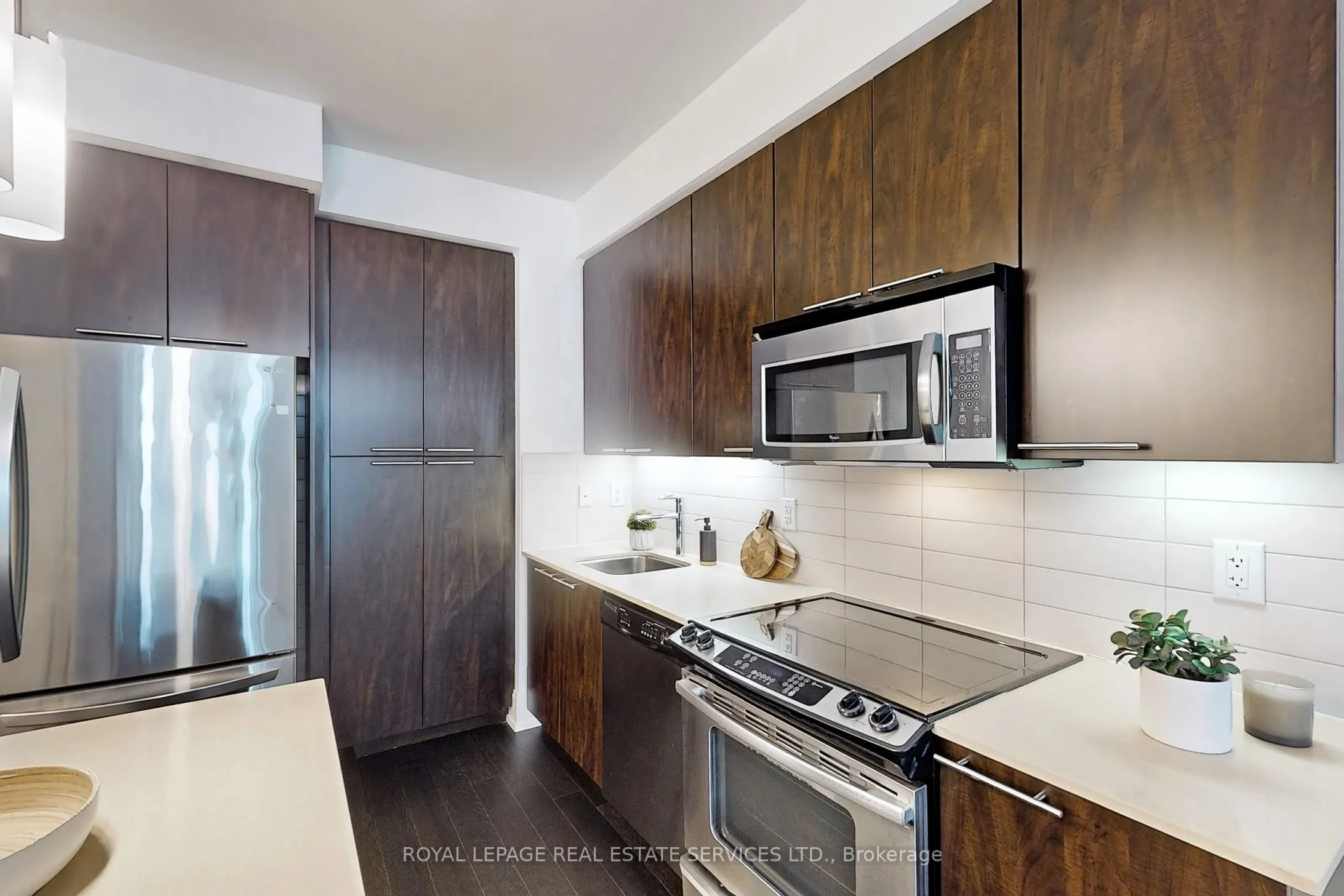 25 Broadway Avenue, #1806