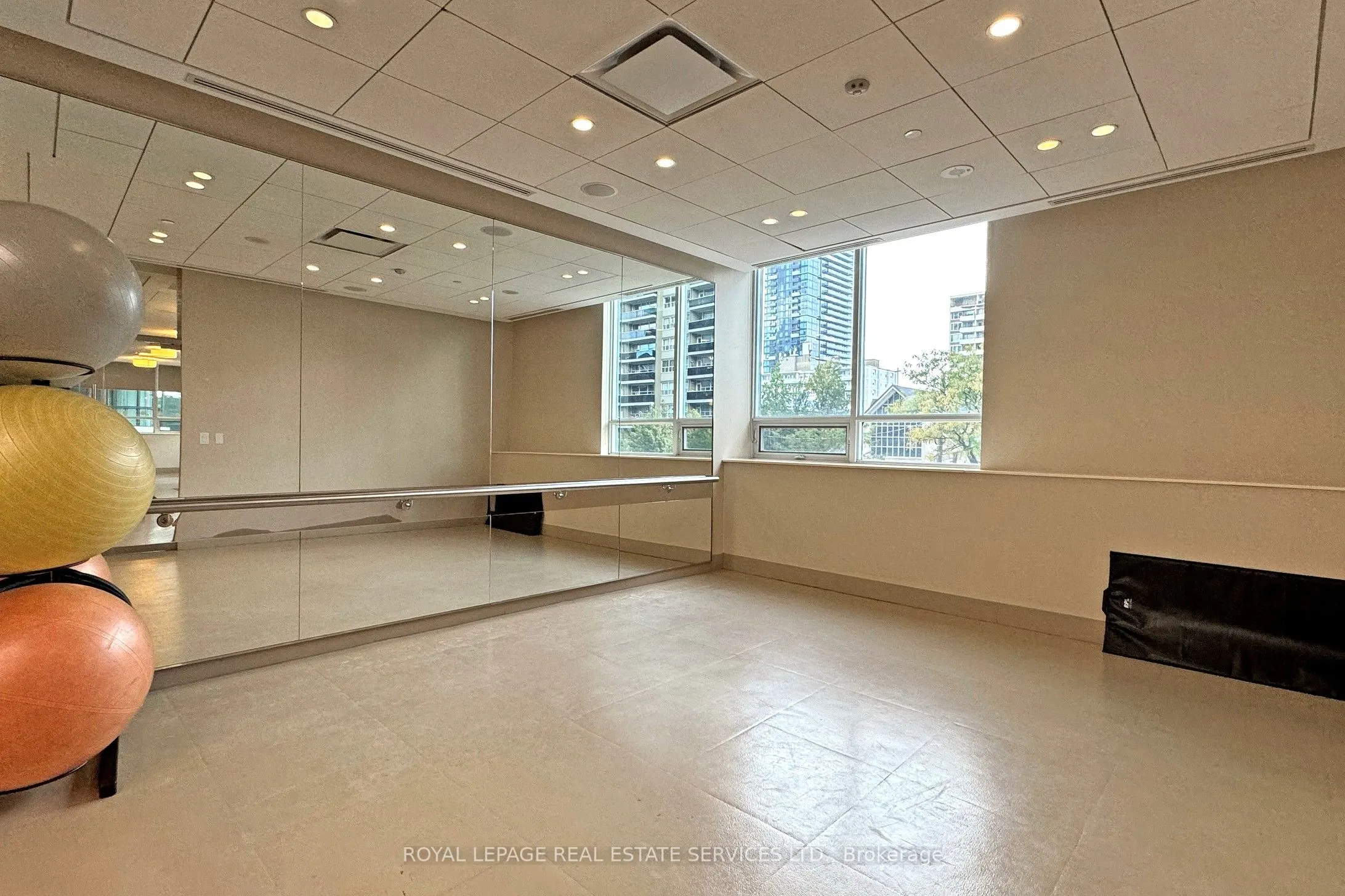 25 Broadway Avenue, #1806