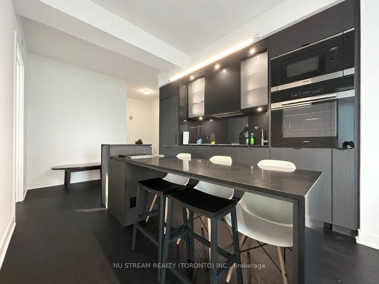 11 Yorkville Avenue, #2012