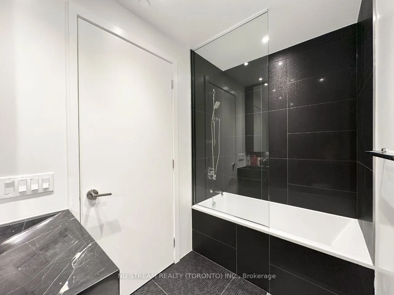 11 Yorkville Avenue, #2012