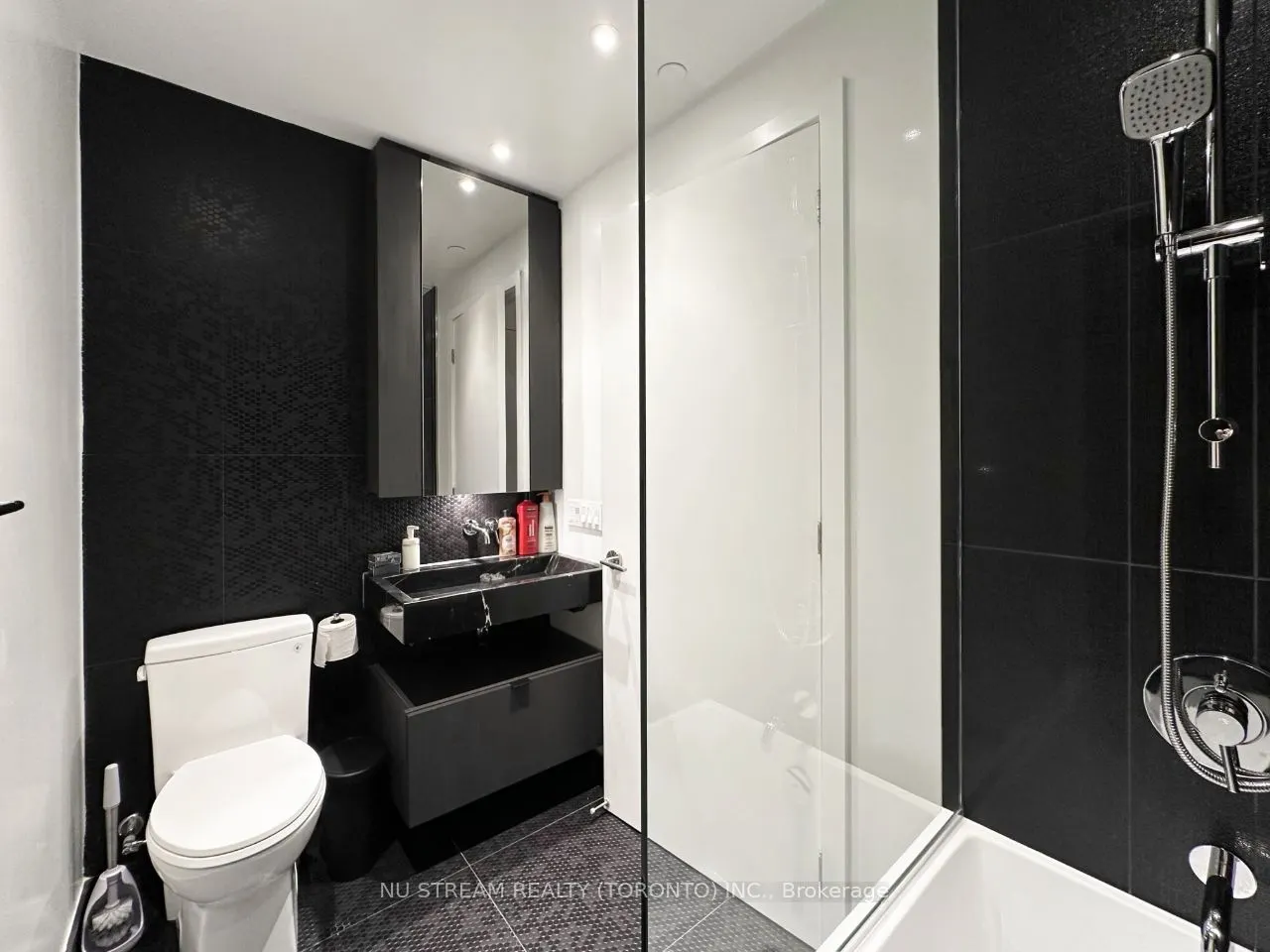 11 Yorkville Avenue, #2012