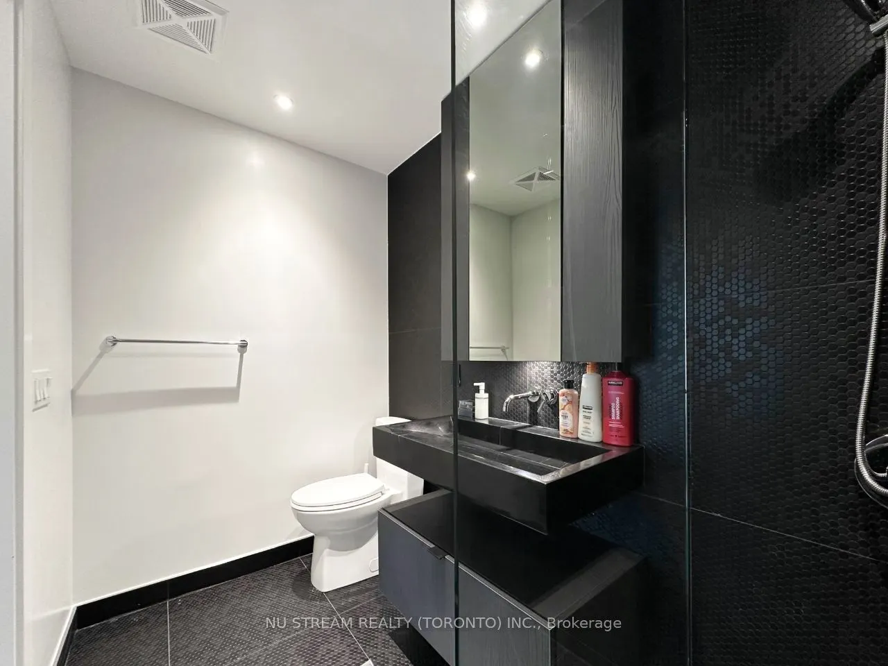 11 Yorkville Avenue, #2012