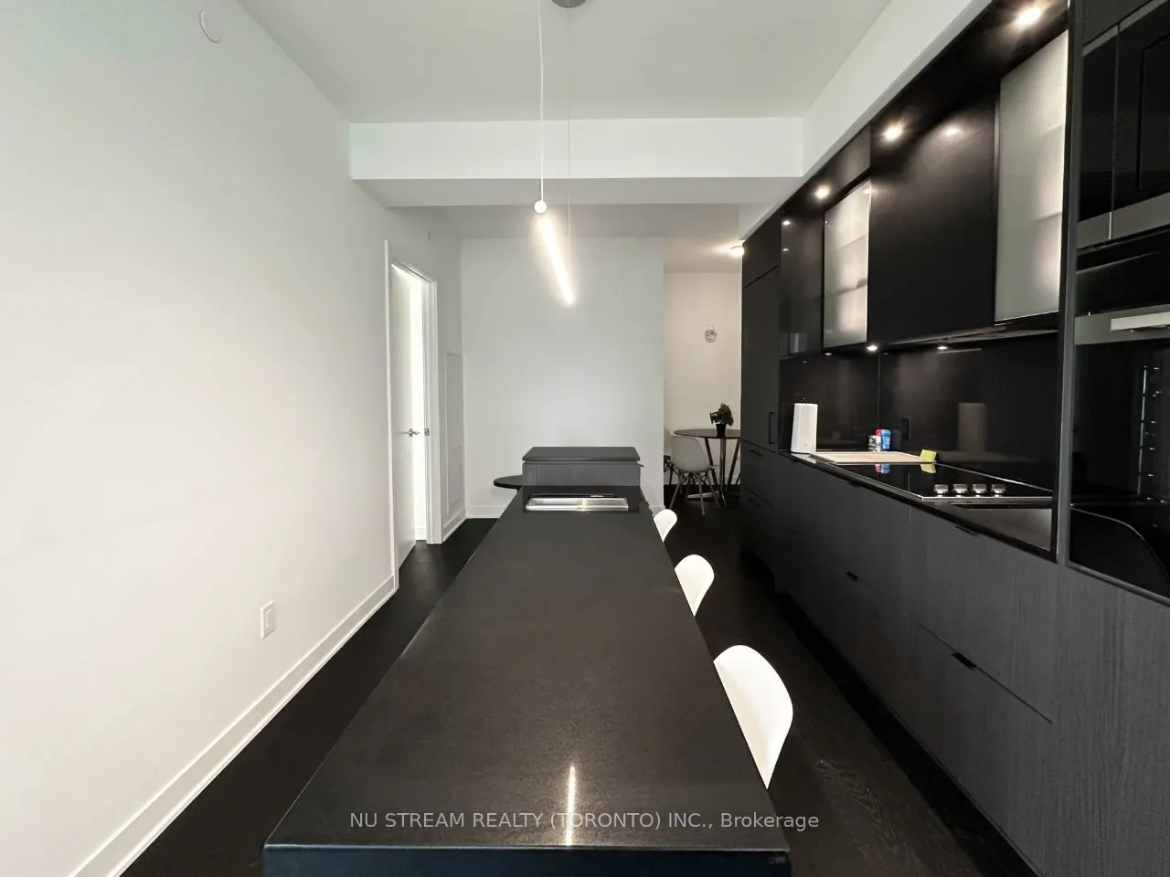 11 Yorkville Avenue, #2012