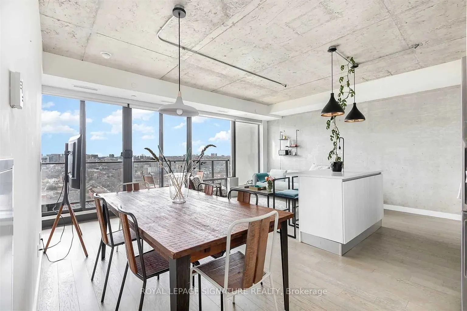 111 Bathurst Street, #1505