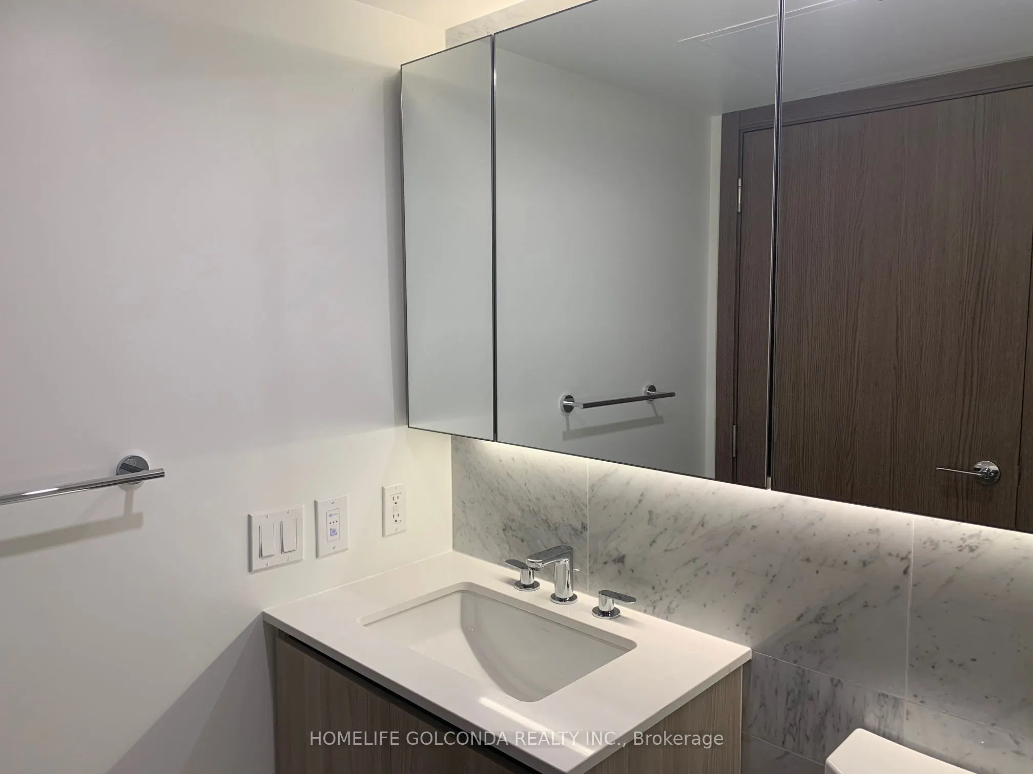 19 Bathurst Street, #1805