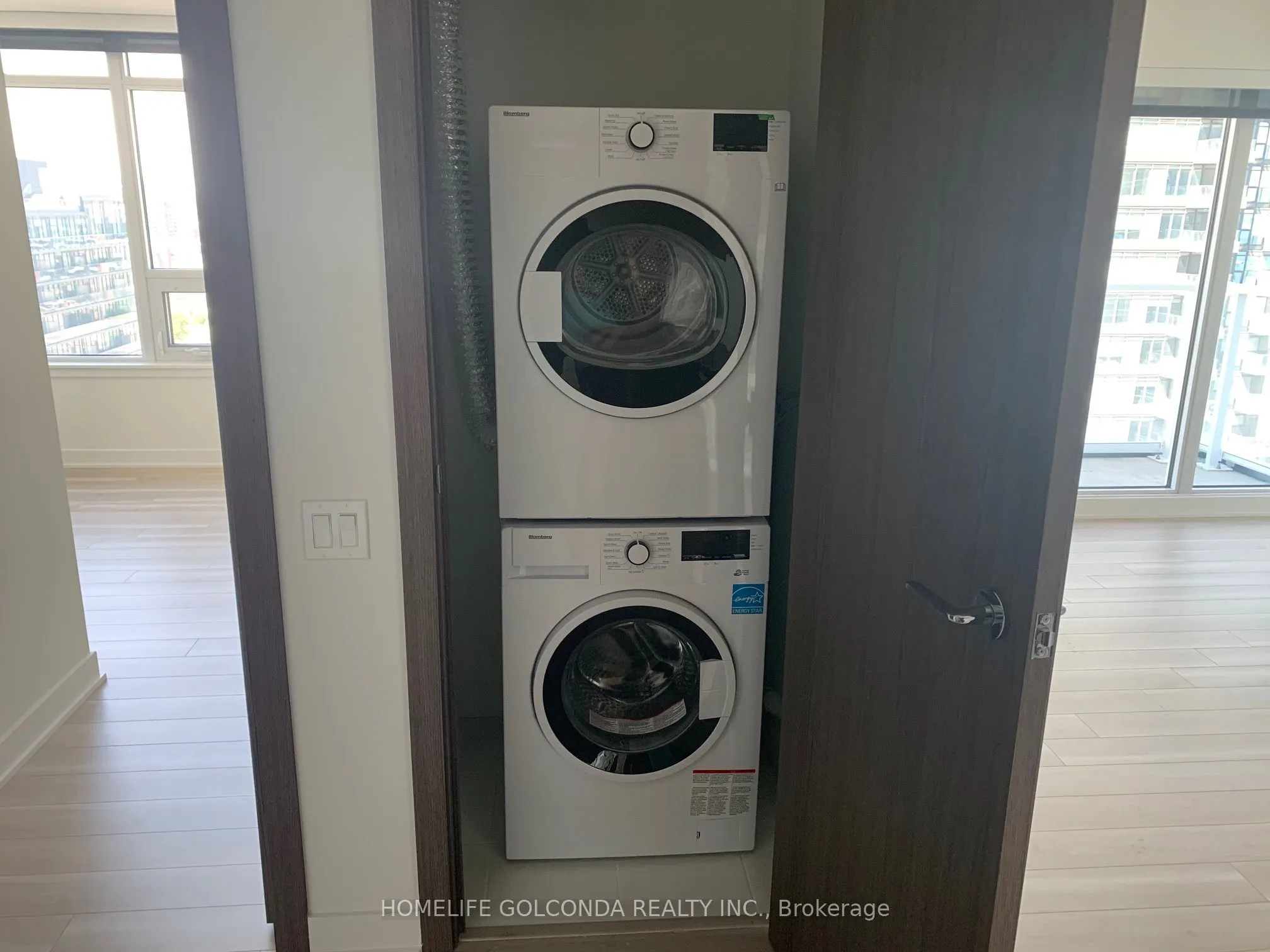 19 Bathurst Street, #1805