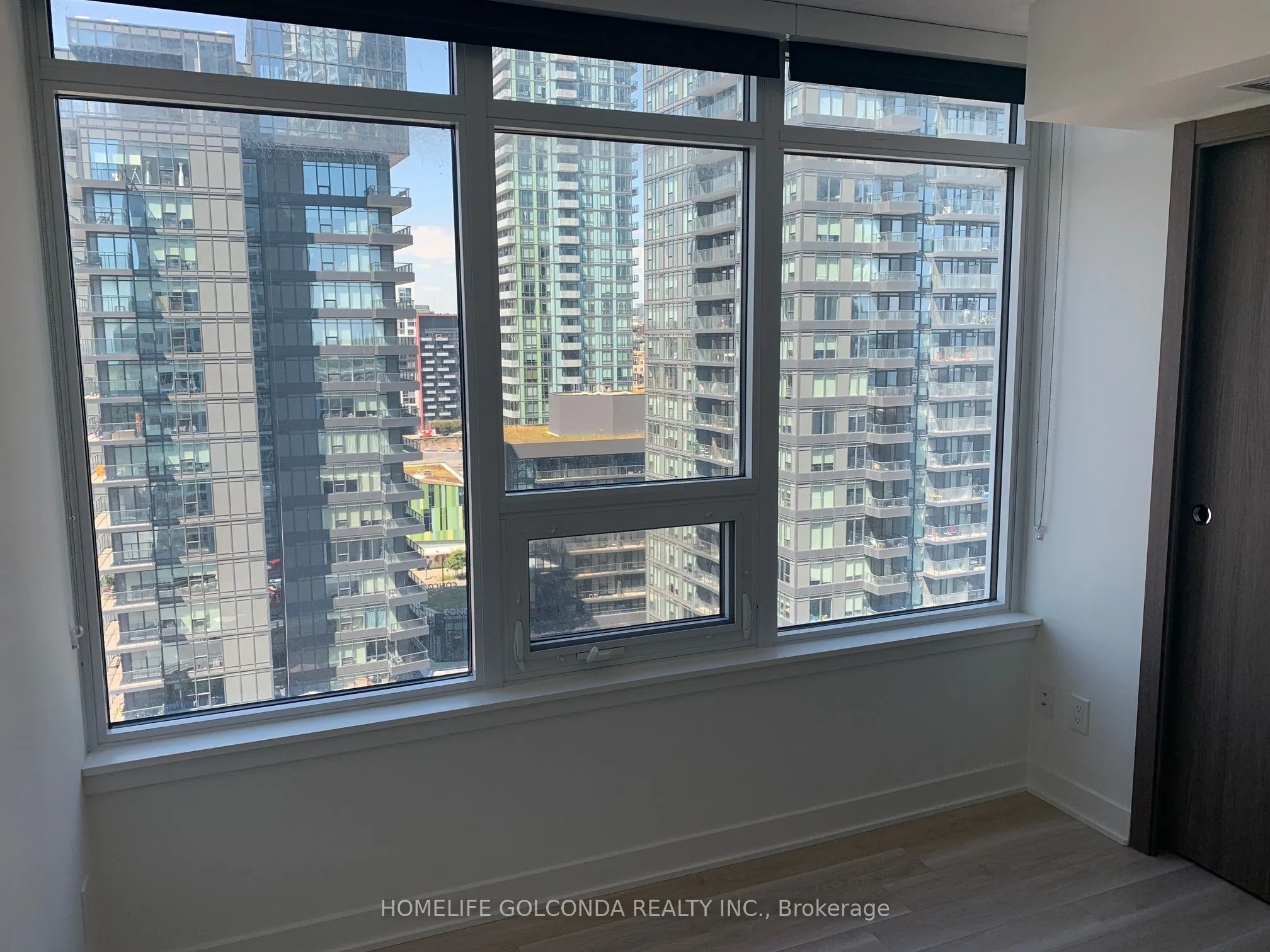 19 Bathurst Street, #1805