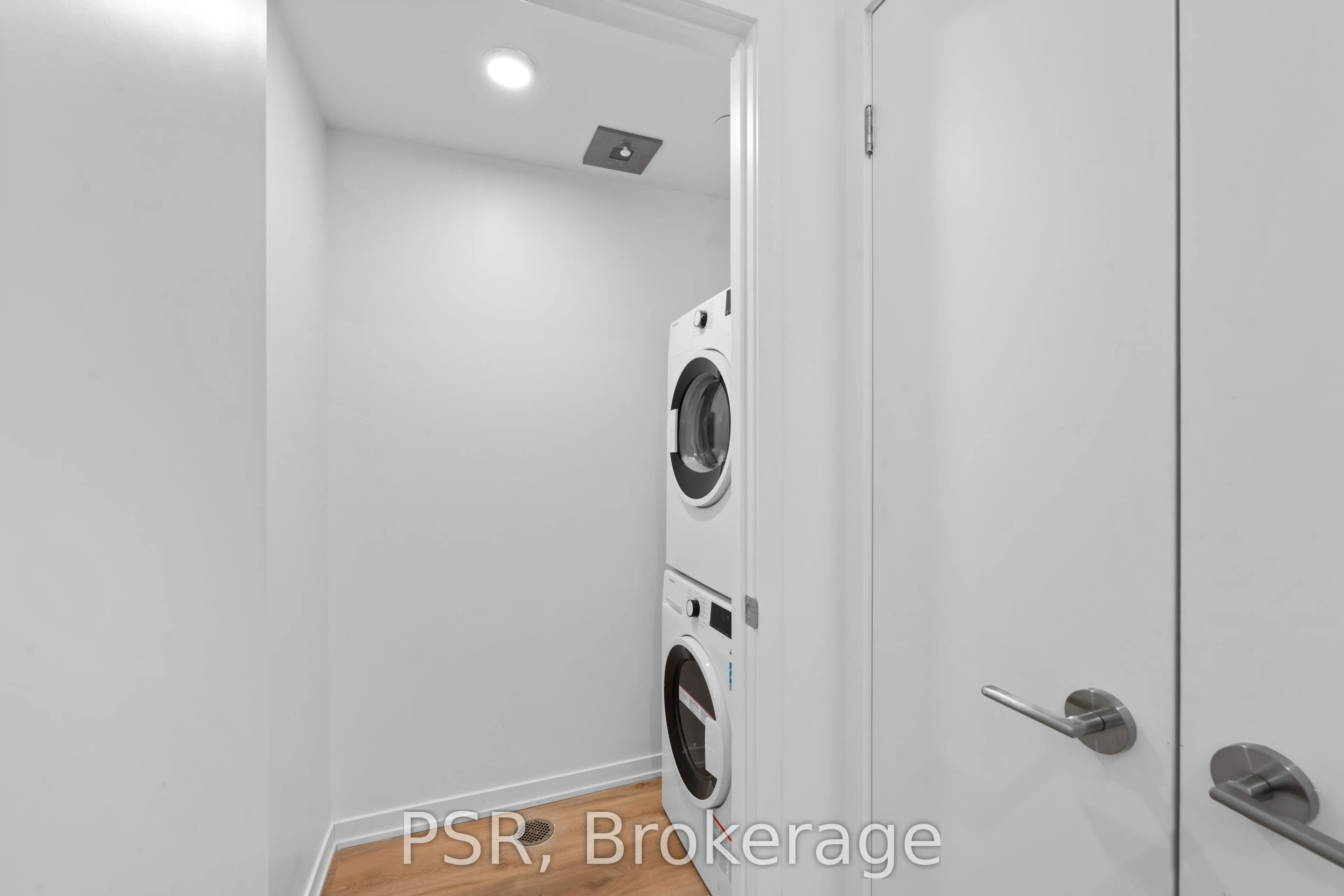 101 Roehampton Avenue, #1609