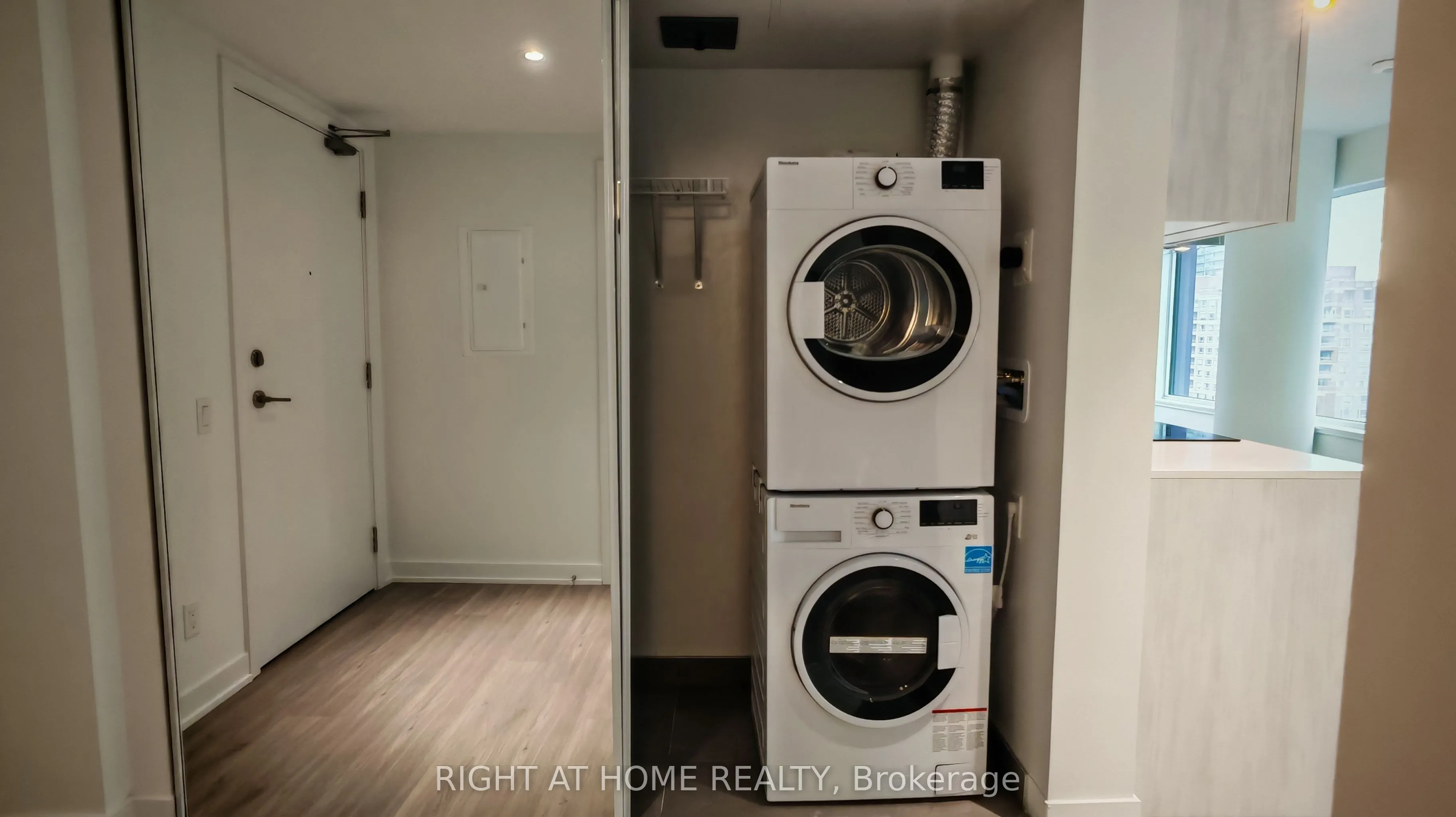 8 Wellesley Street W, #1216