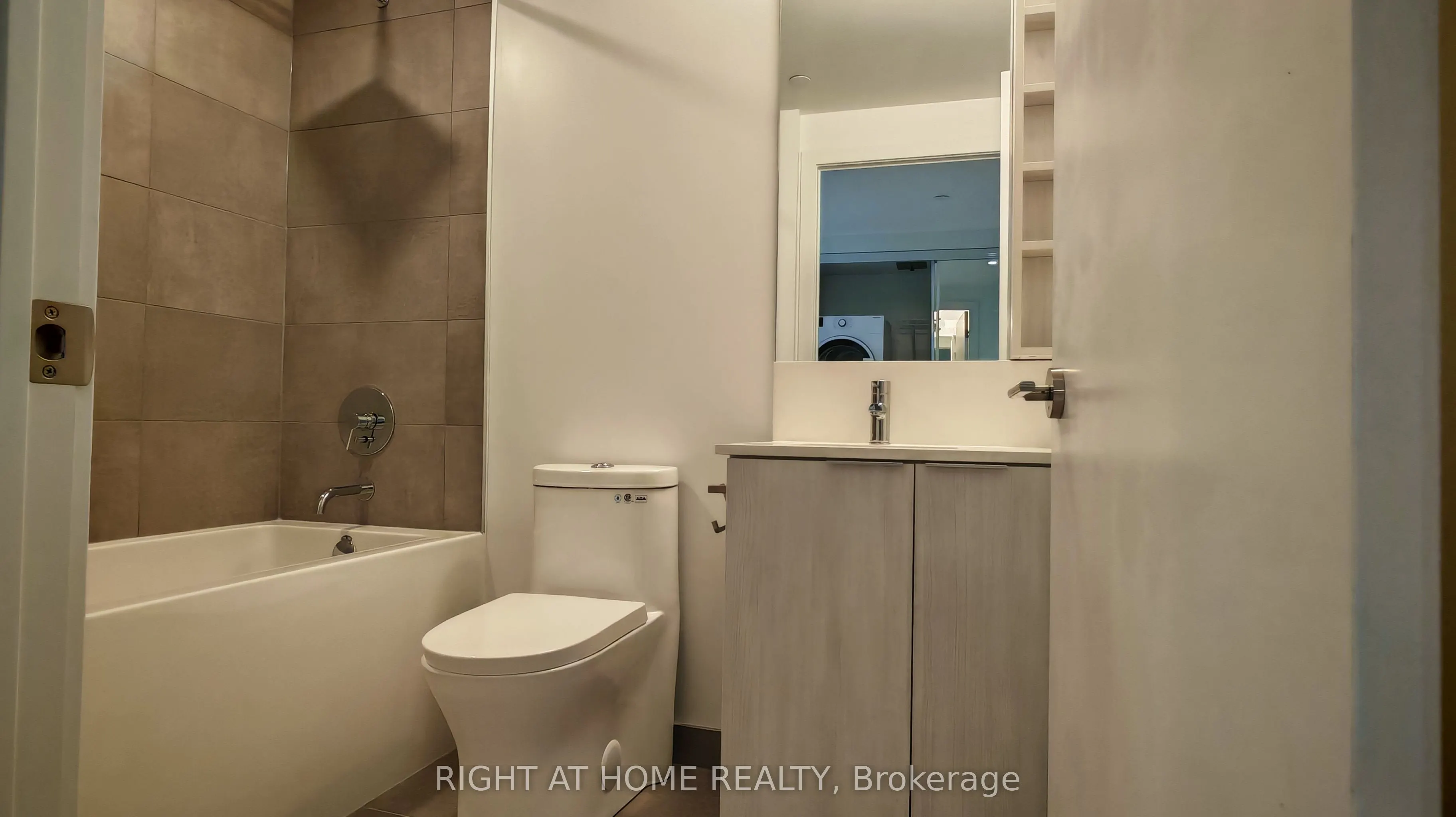 8 Wellesley Street W, #1216