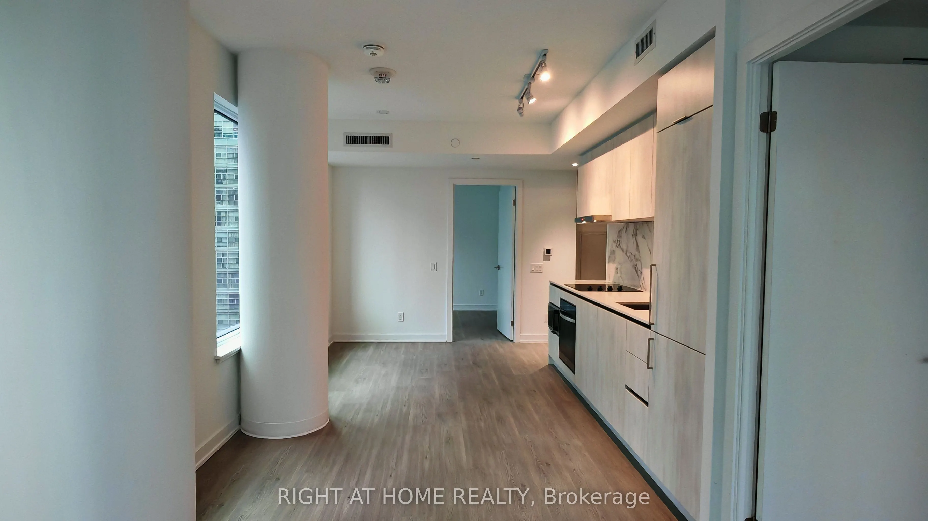 8 Wellesley Street W, #1216