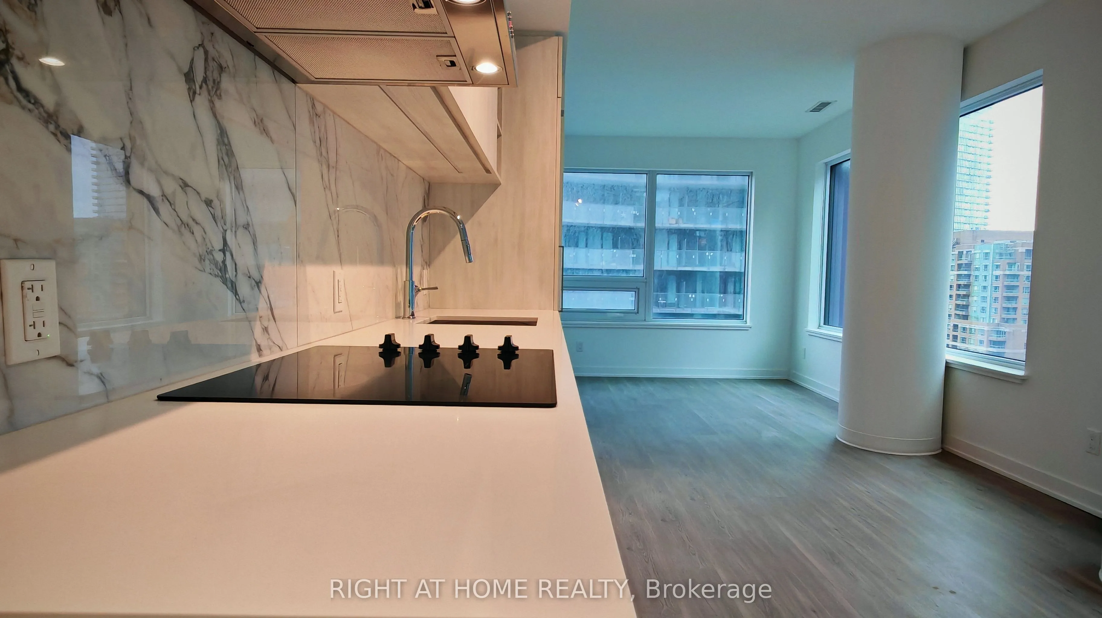 8 Wellesley Street W, #1216