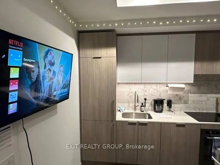 2020 Bathurst Street, #711