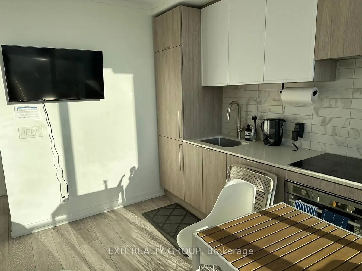 2020 Bathurst Street, #711