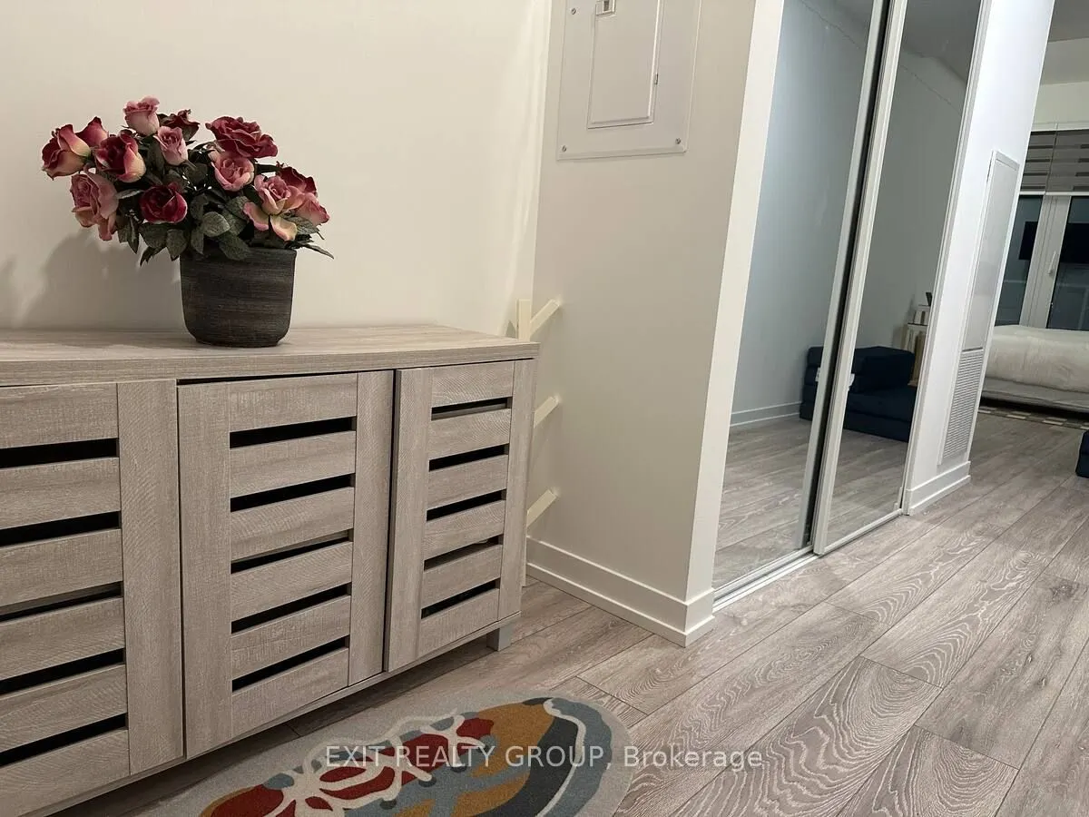 2020 Bathurst Street, #711